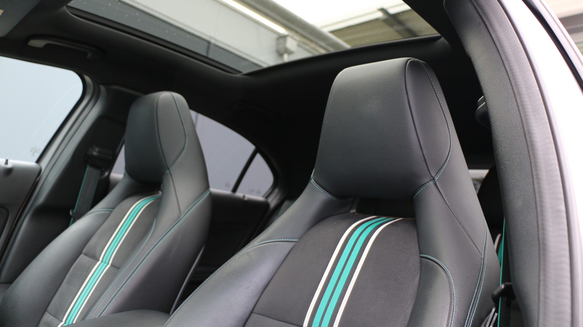 MERCEDES-BENZ A 250 Sport 4Matic-image-15