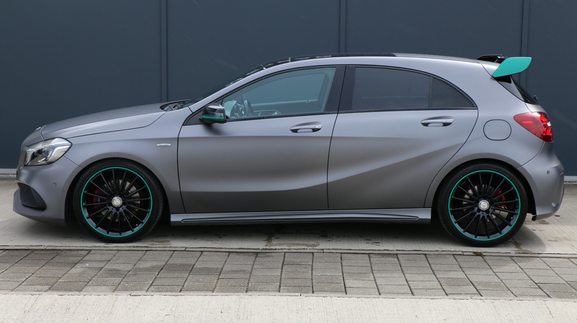 MERCEDES-BENZ A 250 Sport 4Matic-image-2