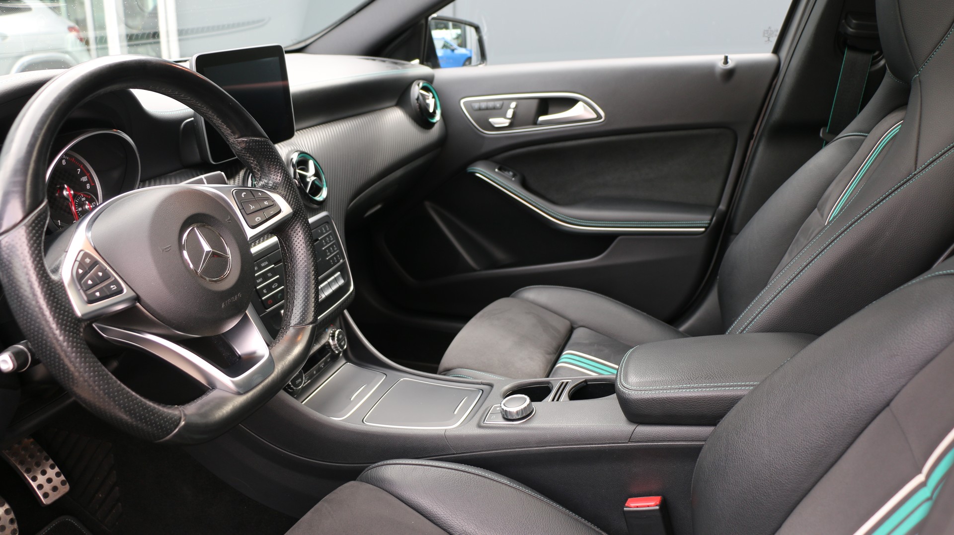 MERCEDES-BENZ A 250 Sport 4Matic-image-13