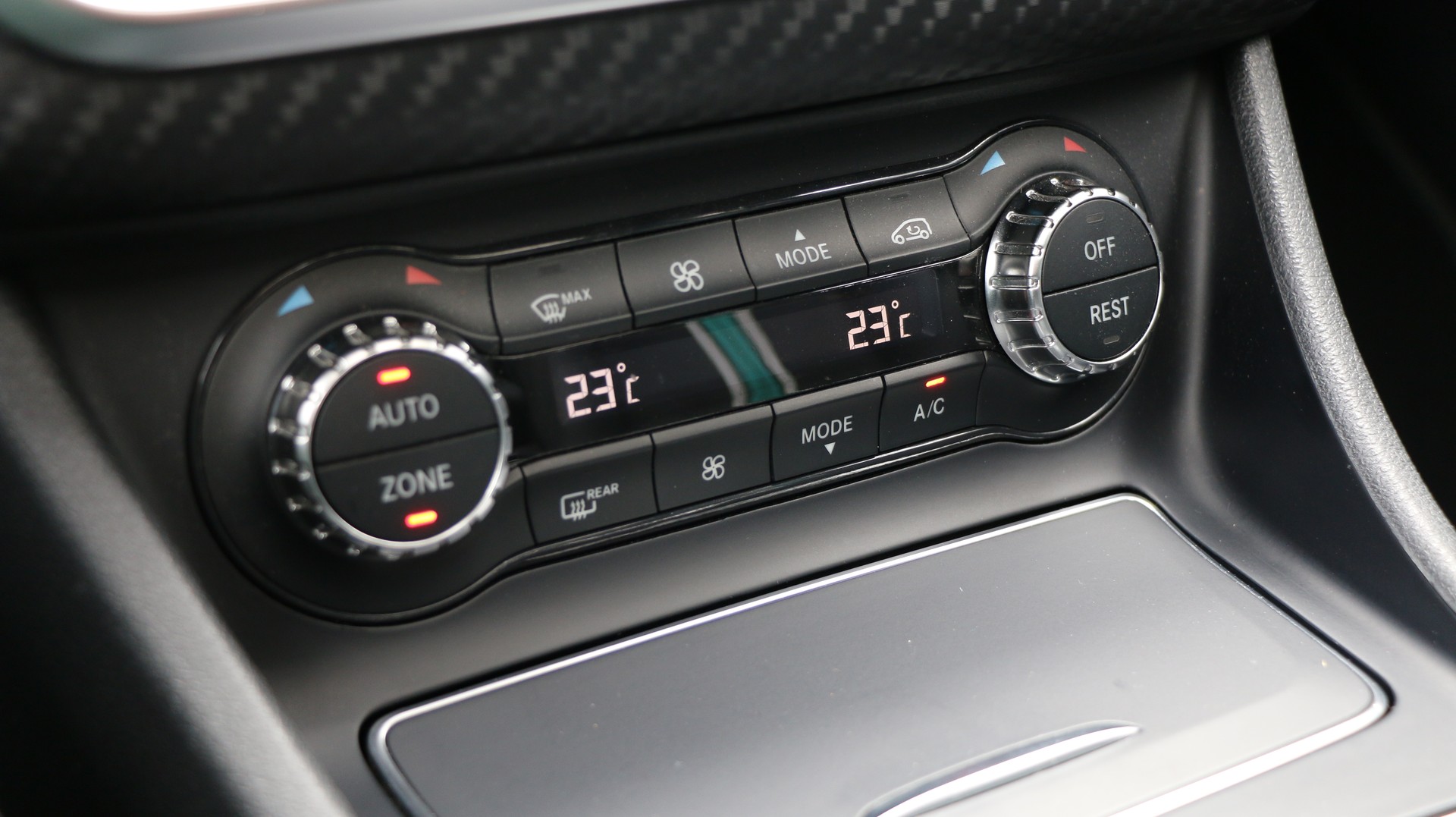 MERCEDES-BENZ A 250 Sport 4Matic-image-25