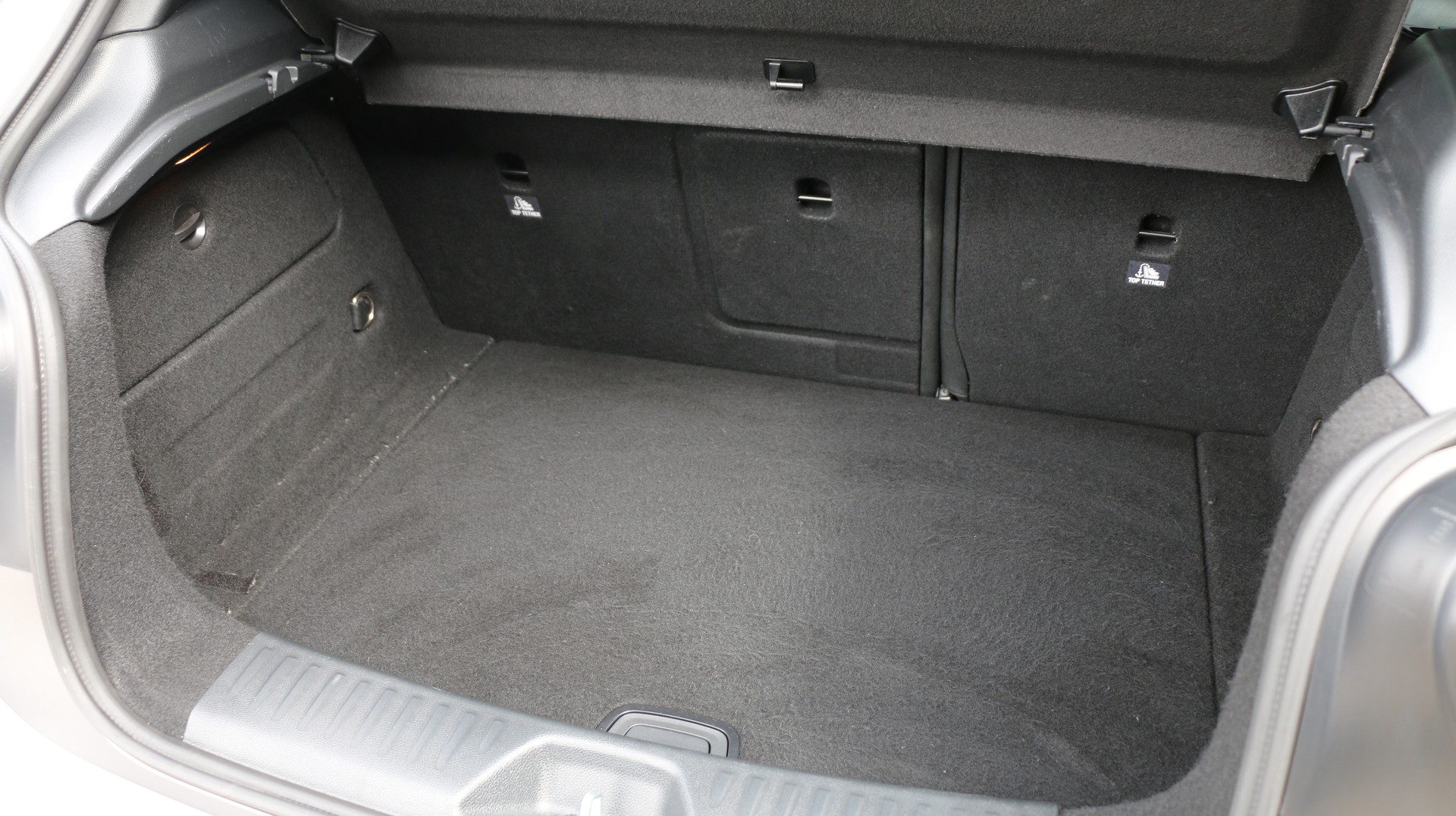 MERCEDES-BENZ A 250 Sport 4Matic-image-18