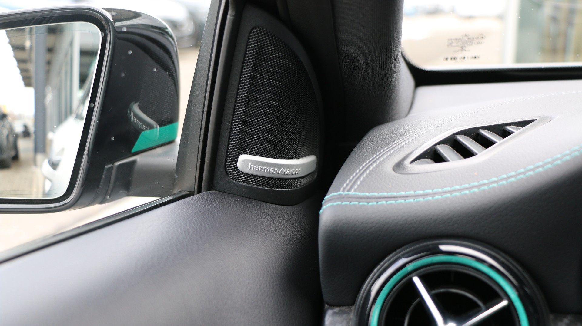 MERCEDES-BENZ A 250 Sport 4Matic-image-24