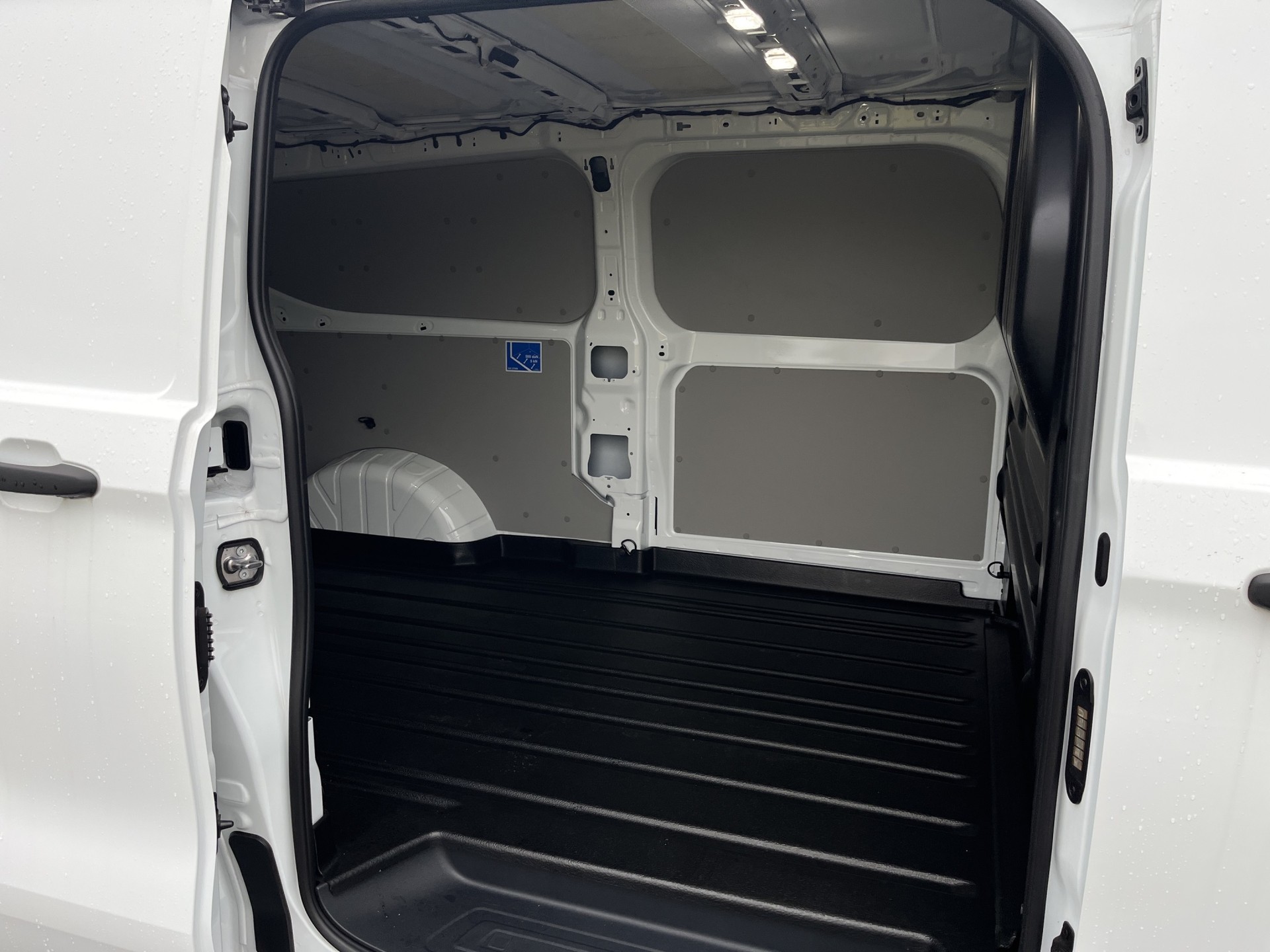 FORD Transit Custom Van 320 L2H1 Trend Automat 4x4-image-12