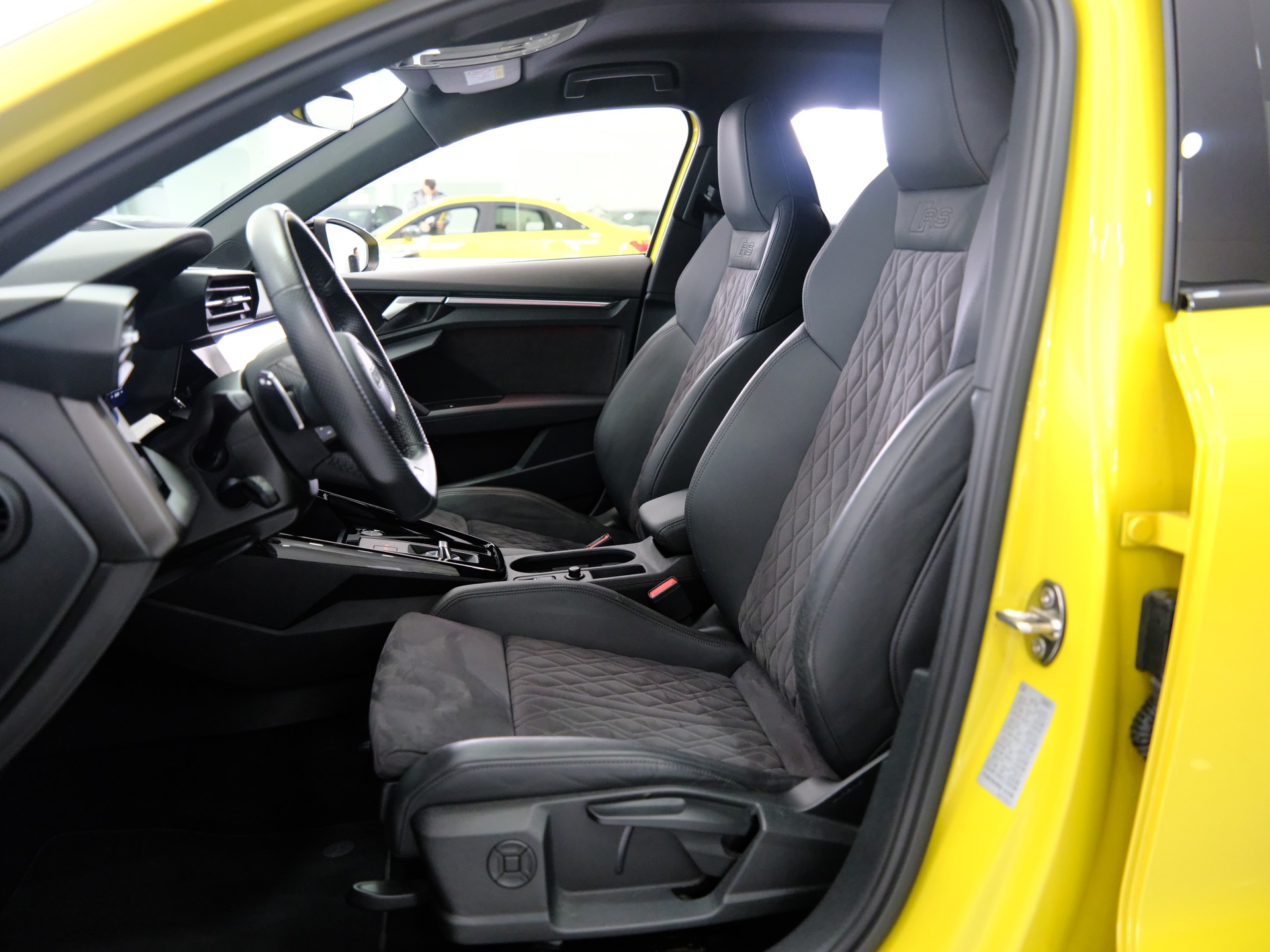 AUDI RS3 Limousine 2.5 TSI quattro S-tronic-image-10
