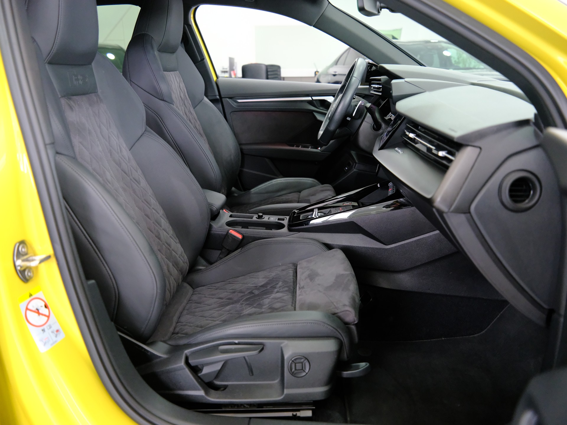 AUDI RS3 Limousine 2.5 TSI quattro S-tronic-image-15