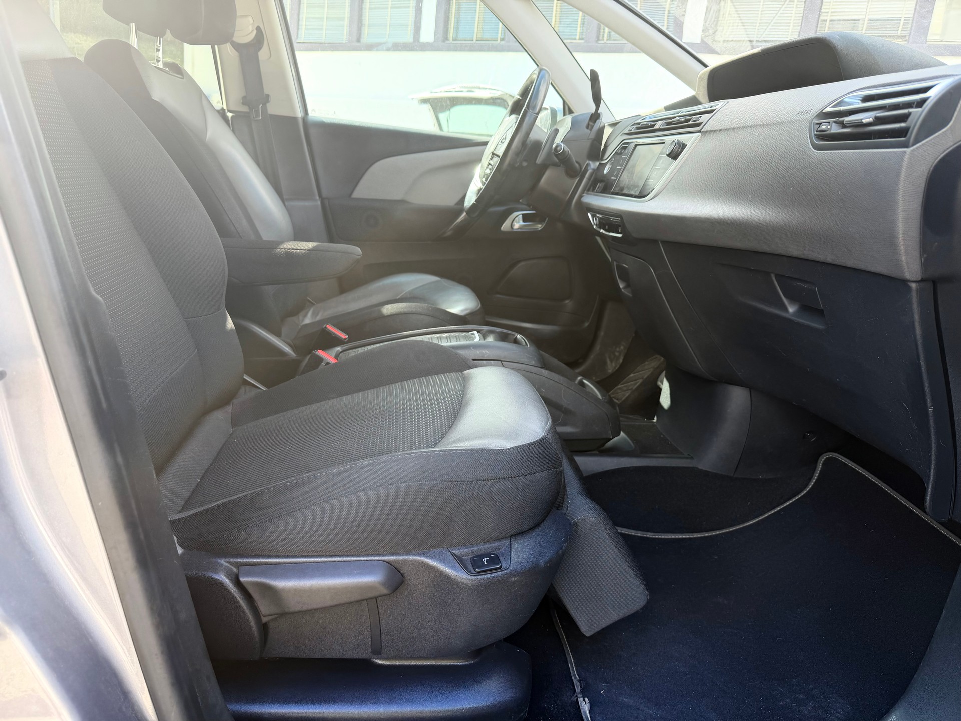 CITROEN Grand C4 Picasso 1.6i 16V THP Feel Edition EAT6-image-7