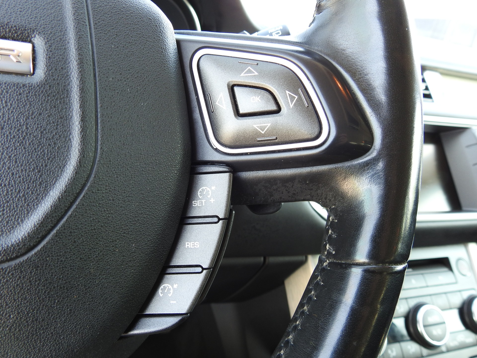 LAND ROVER Range Rover Evoque 2.0 Si4 Prestige AT6-image-24