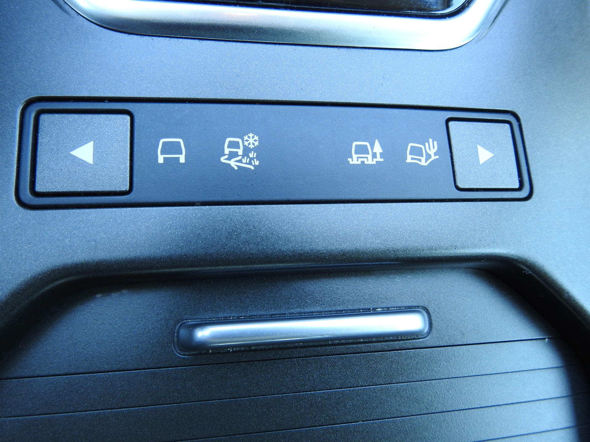 LAND ROVER Range Rover Evoque 2.0 Si4 Prestige AT6-image-29