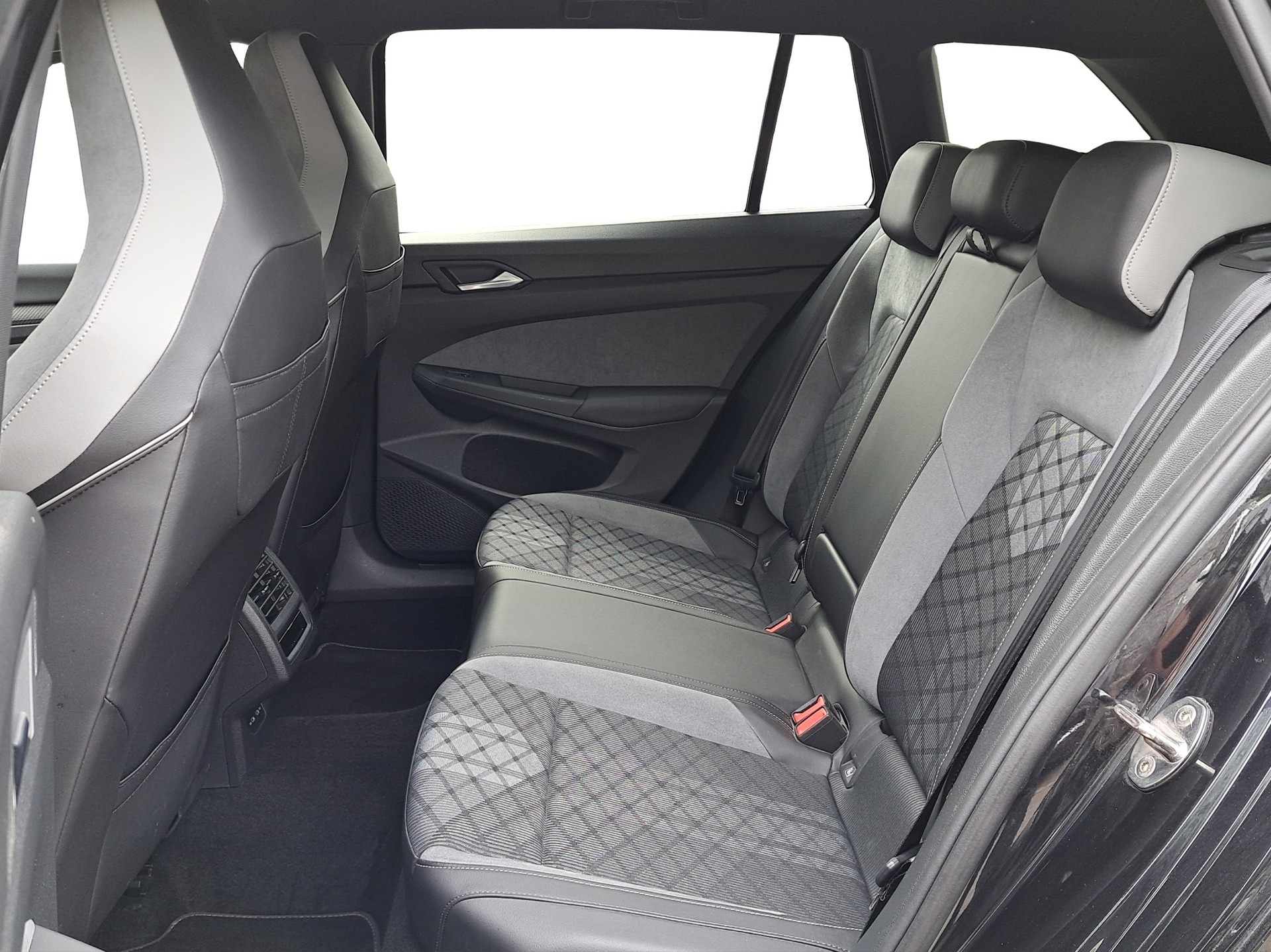 VW Golf Variant 1.5 TSI R-Line *Anhängerkupplung*-image-11
