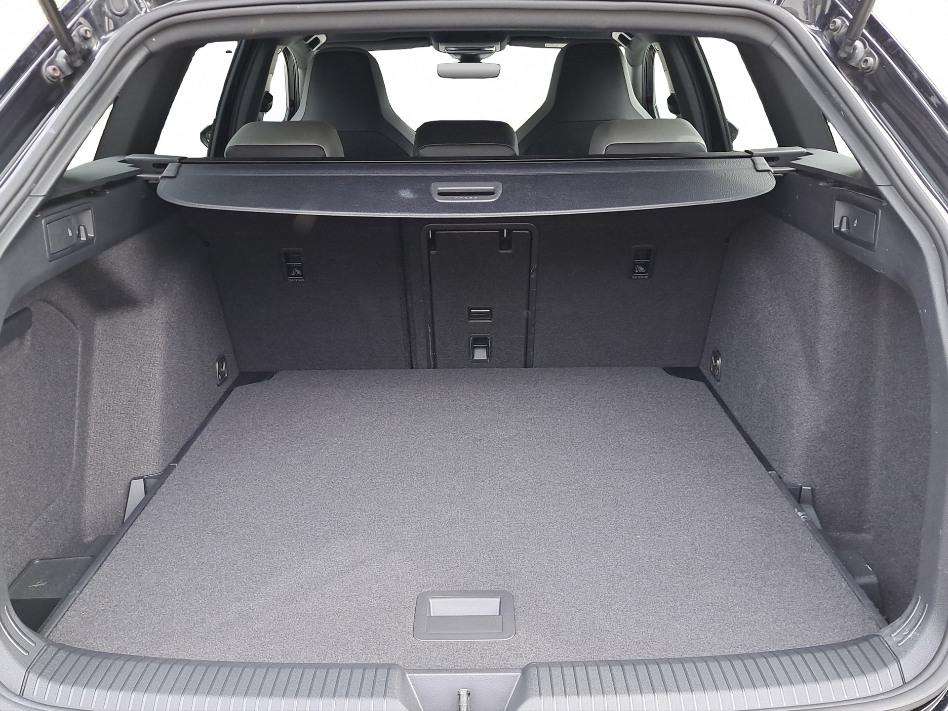 VW Golf Variant 1.5 TSI R-Line *Anhängerkupplung*-image-12