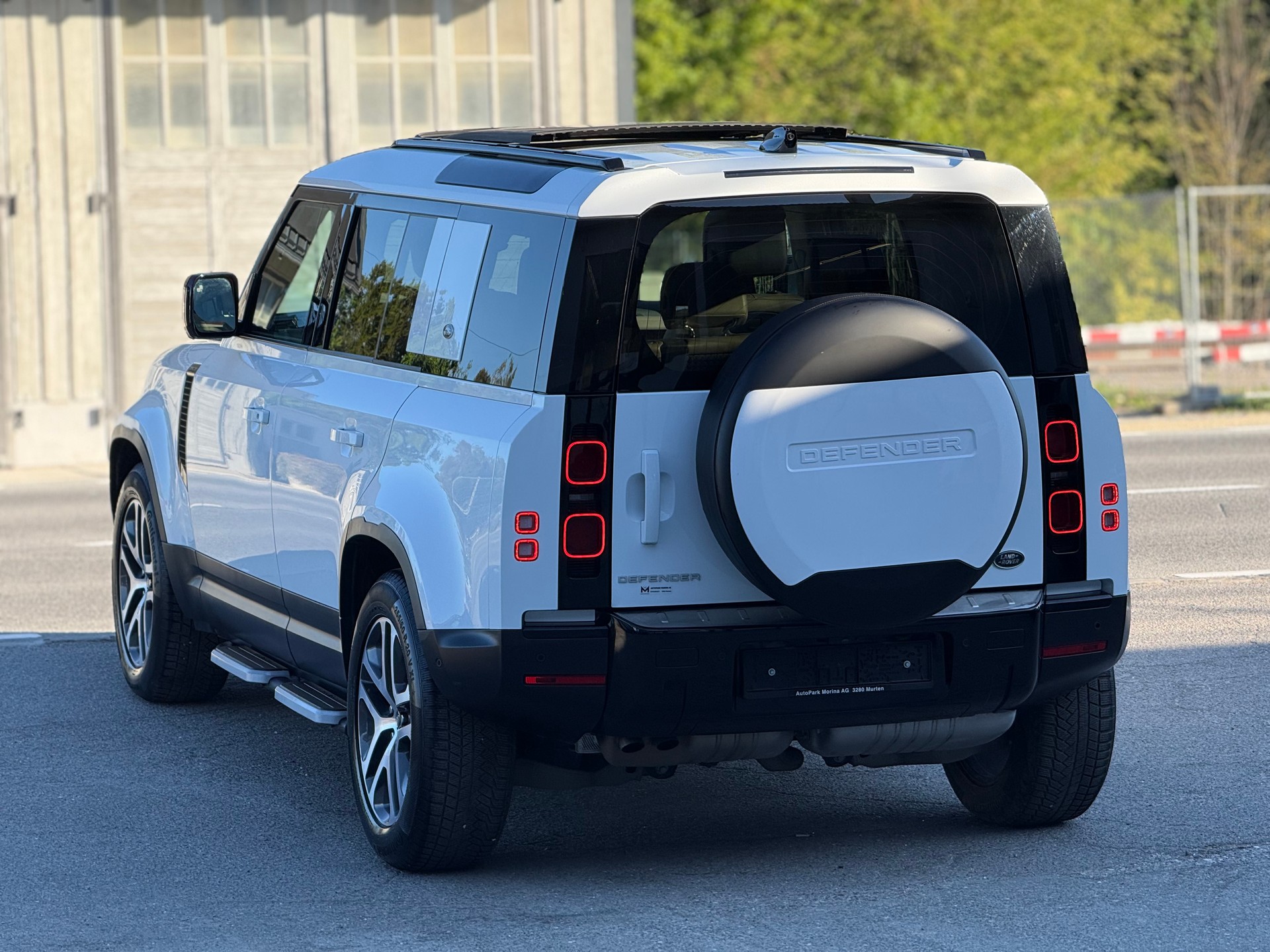 LAND ROVER Defender 110 3.0 D I6 250 HSE AWD AT8-image-6