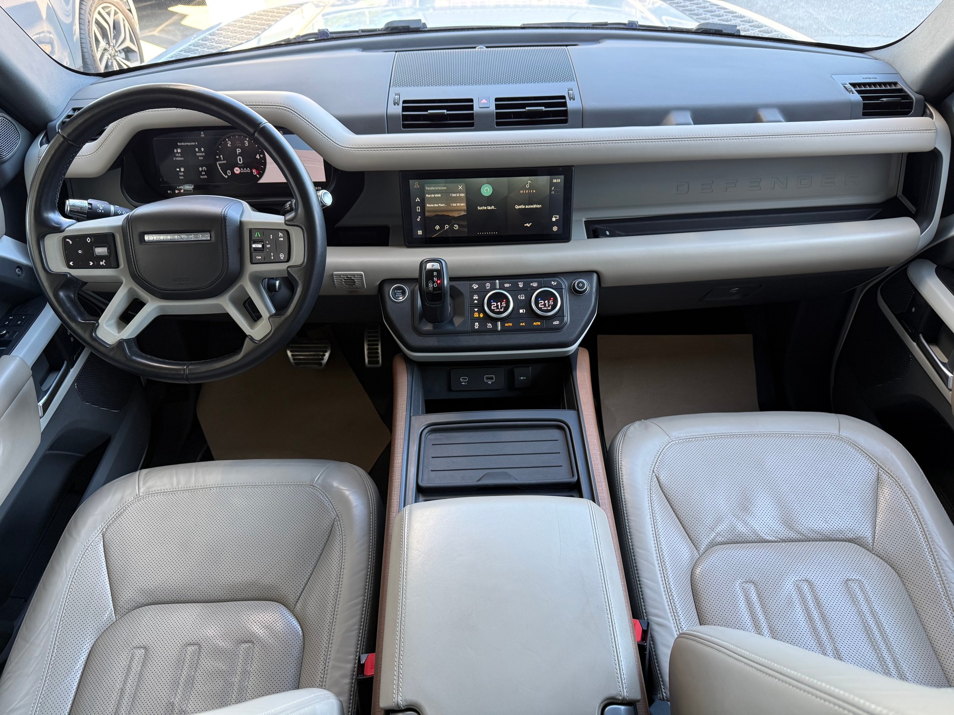 LAND ROVER Defender 110 3.0 D I6 250 HSE AWD AT8-image-11