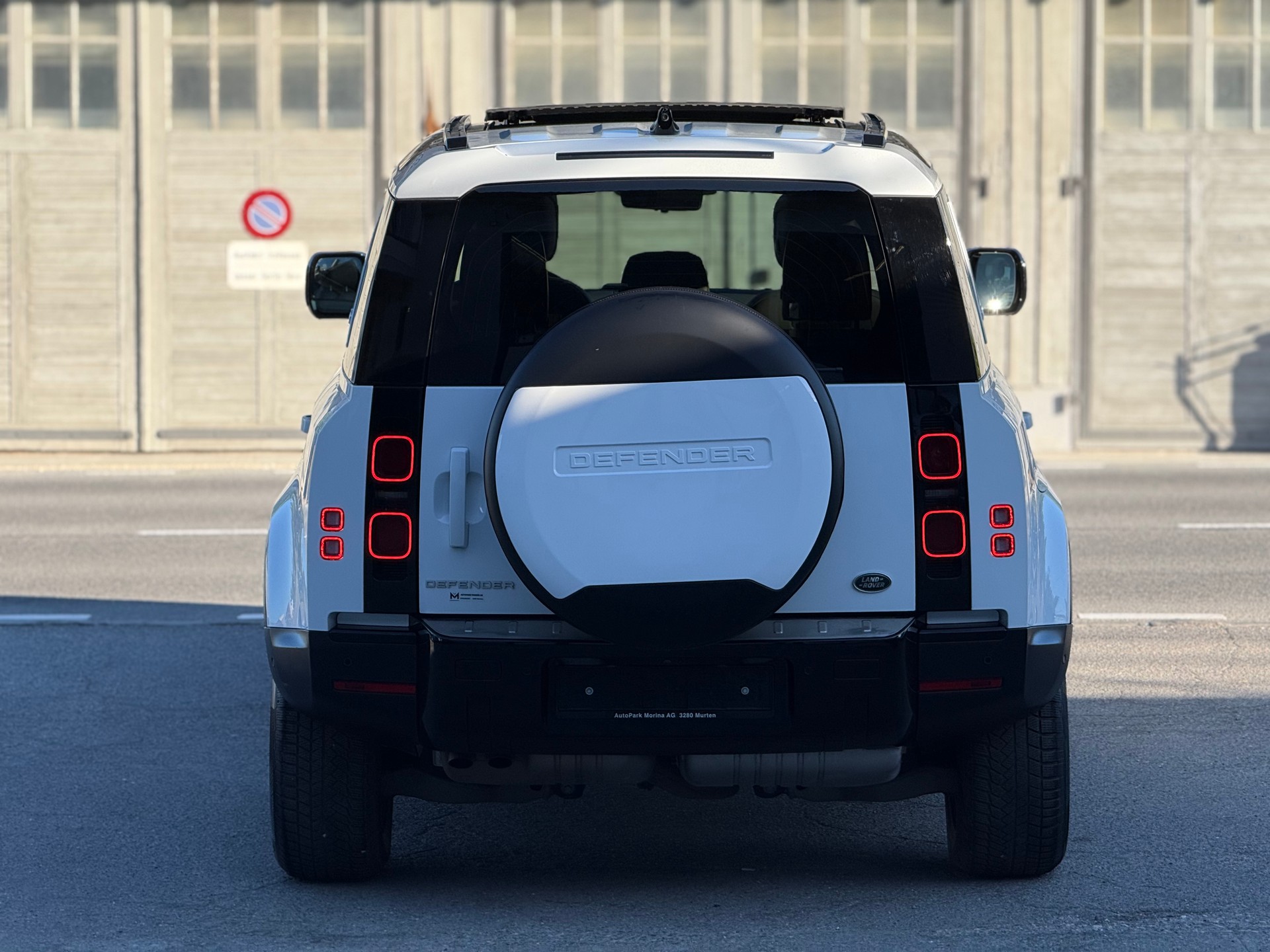LAND ROVER Defender 110 3.0 D I6 250 HSE AWD AT8-image-5