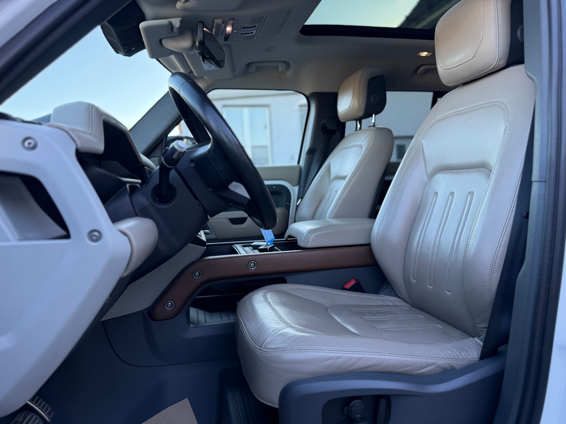 LAND ROVER Defender 110 3.0 D I6 250 HSE AWD AT8-image-9