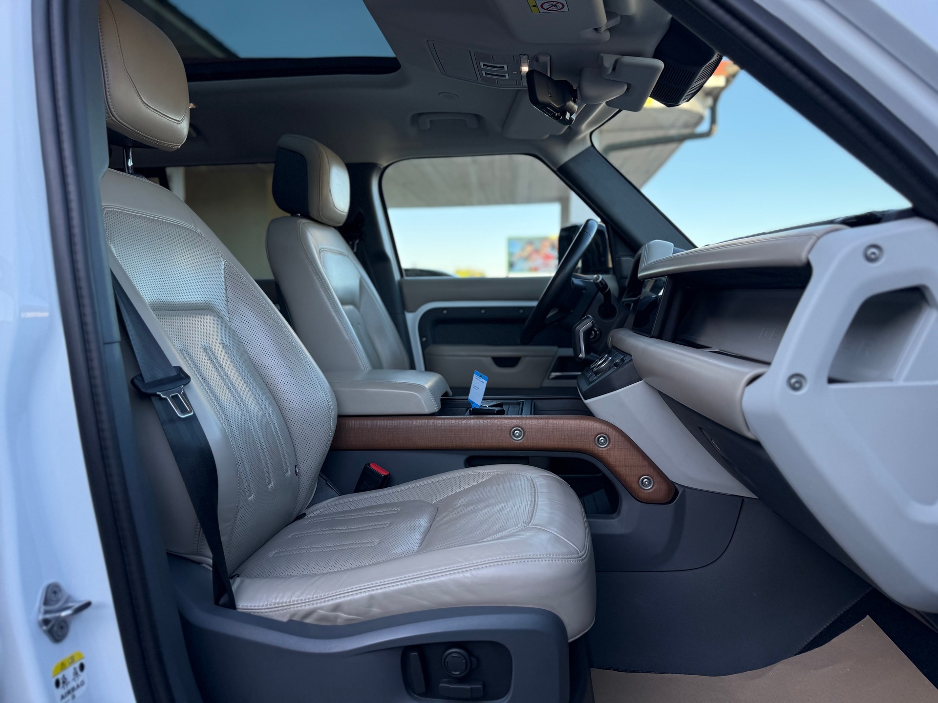 LAND ROVER Defender 110 3.0 D I6 250 HSE AWD AT8-image-13