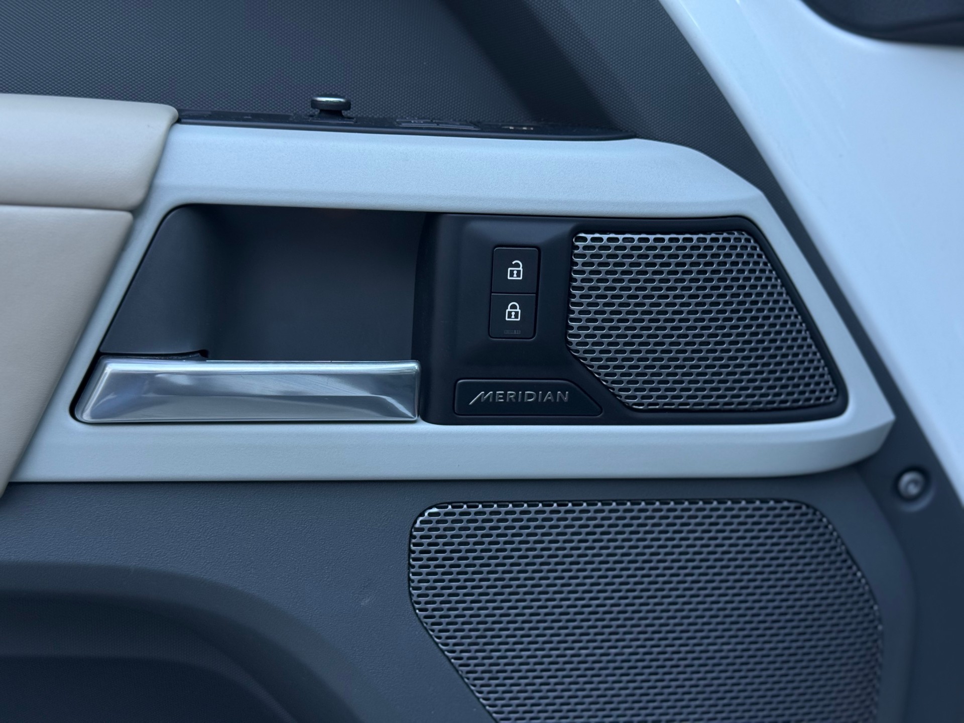 LAND ROVER Defender 110 3.0 D I6 250 HSE AWD AT8-image-29