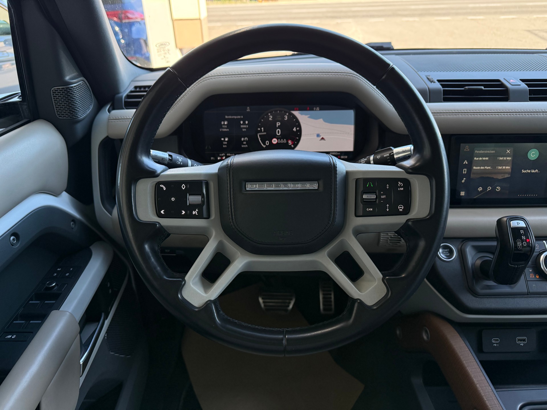 LAND ROVER Defender 110 3.0 D I6 250 HSE AWD AT8-image-15