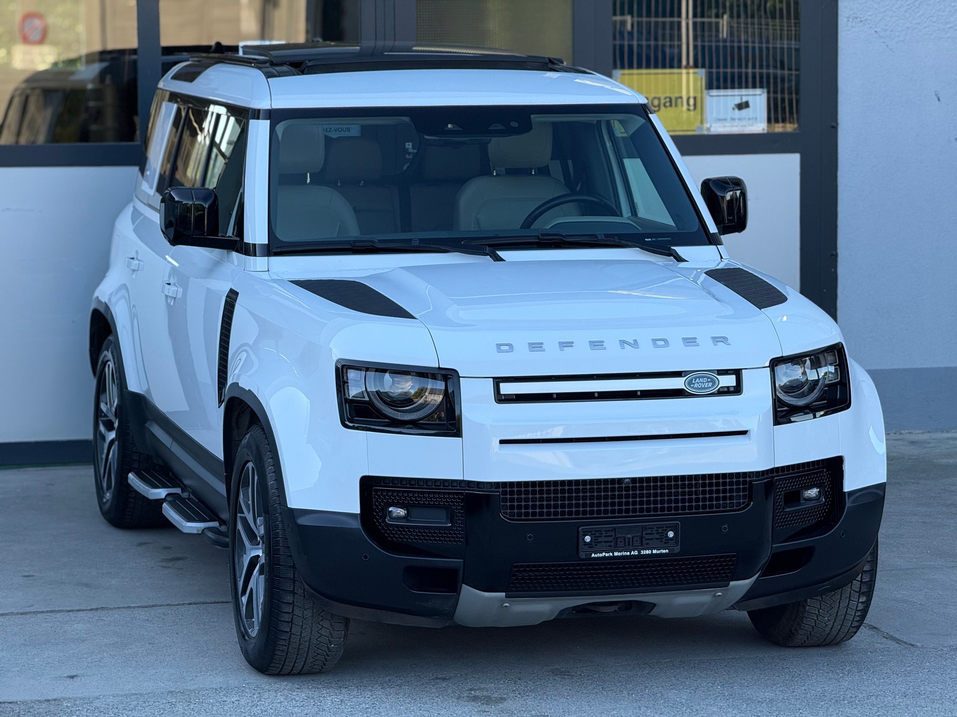 LAND ROVER Defender 110 3.0 D I6 250 HSE AWD AT8-image-3