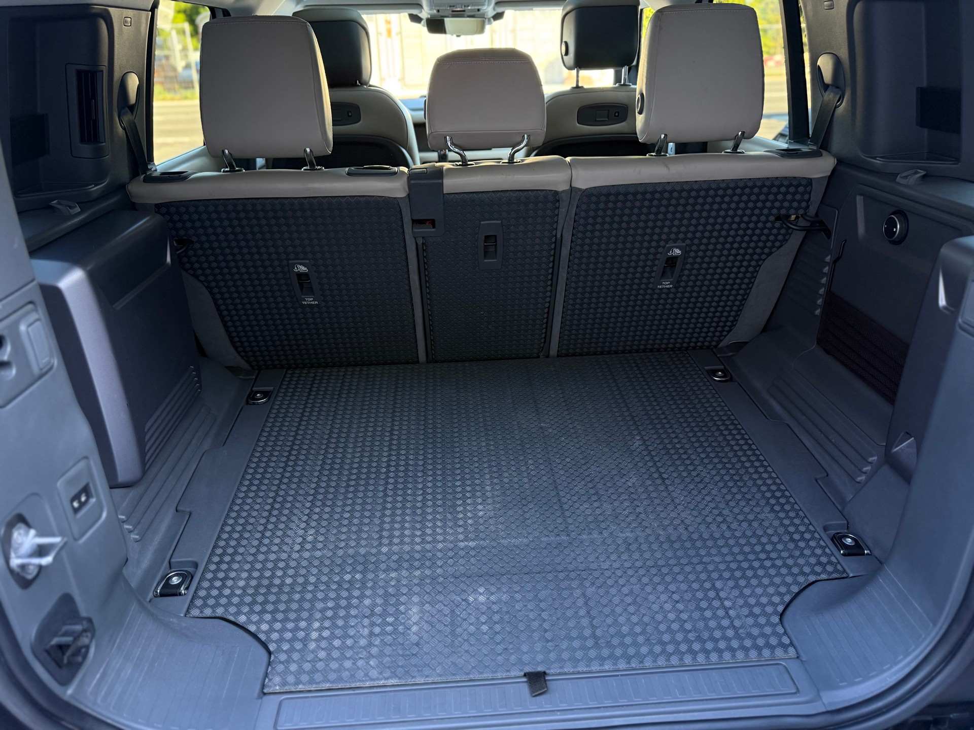 LAND ROVER Defender 110 3.0 D I6 250 HSE AWD AT8-image-27