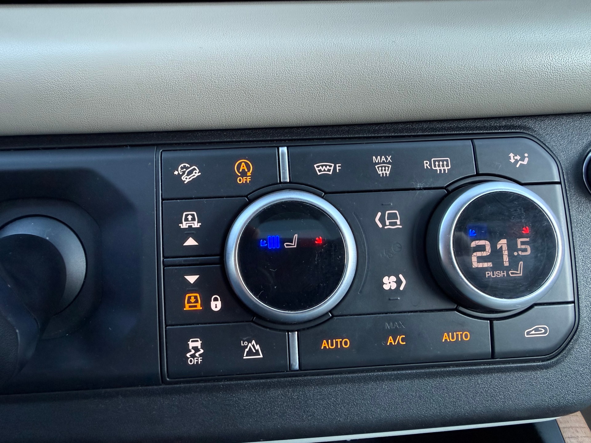 LAND ROVER Defender 110 3.0 D I6 250 HSE AWD AT8-image-30