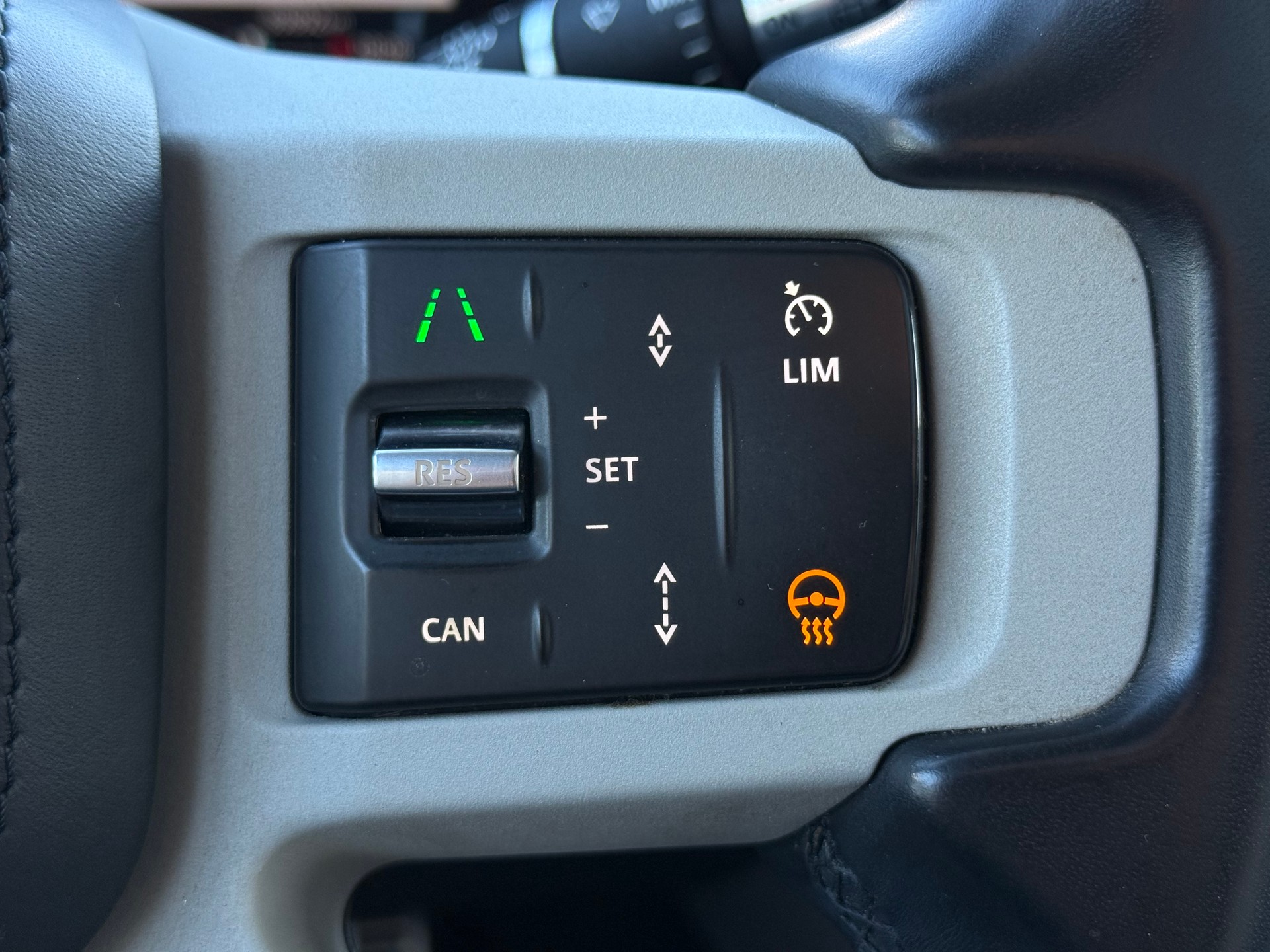 LAND ROVER Defender 110 3.0 D I6 250 HSE AWD AT8-image-19