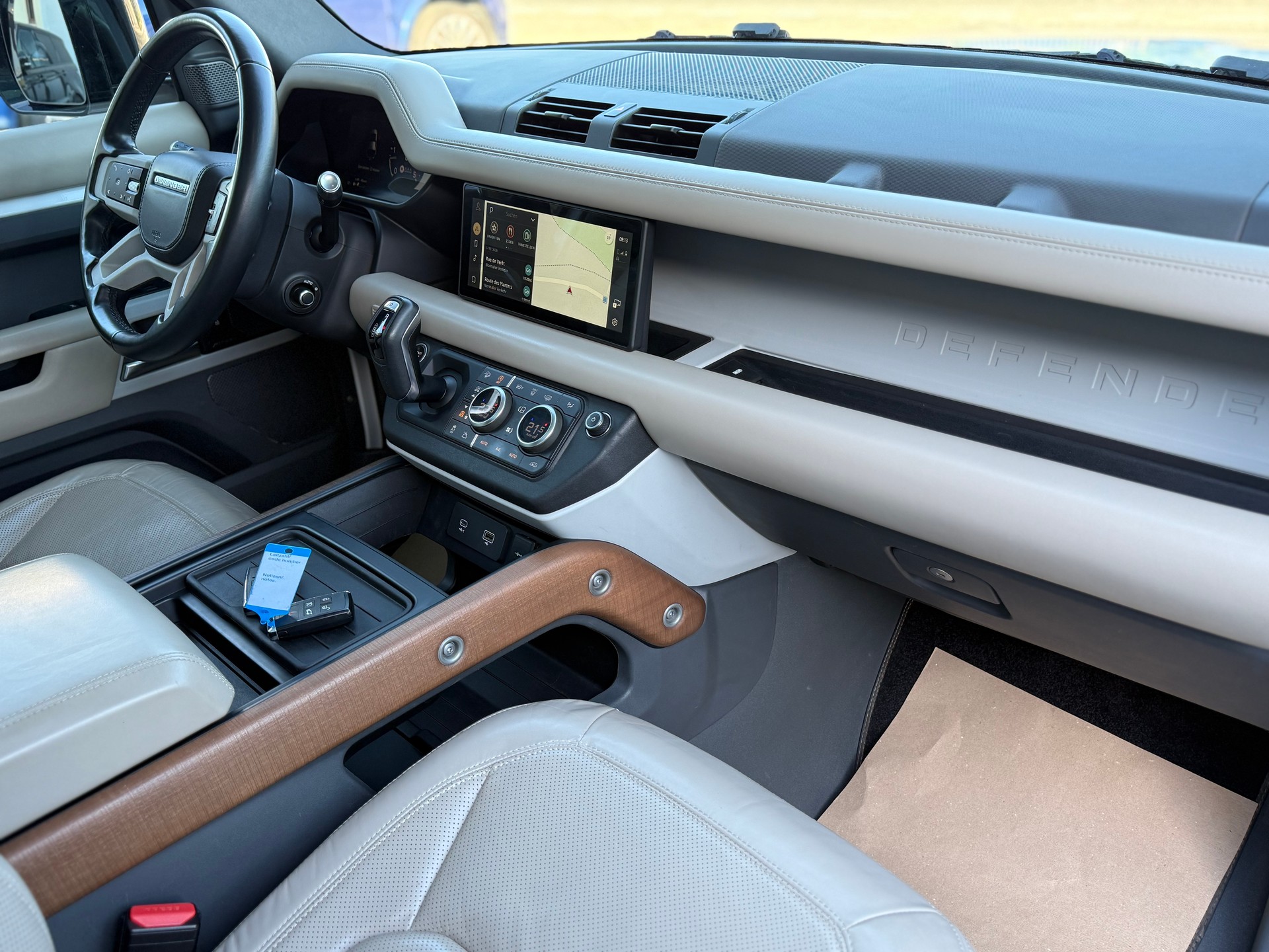 LAND ROVER Defender 110 3.0 D I6 250 HSE AWD AT8-image-14