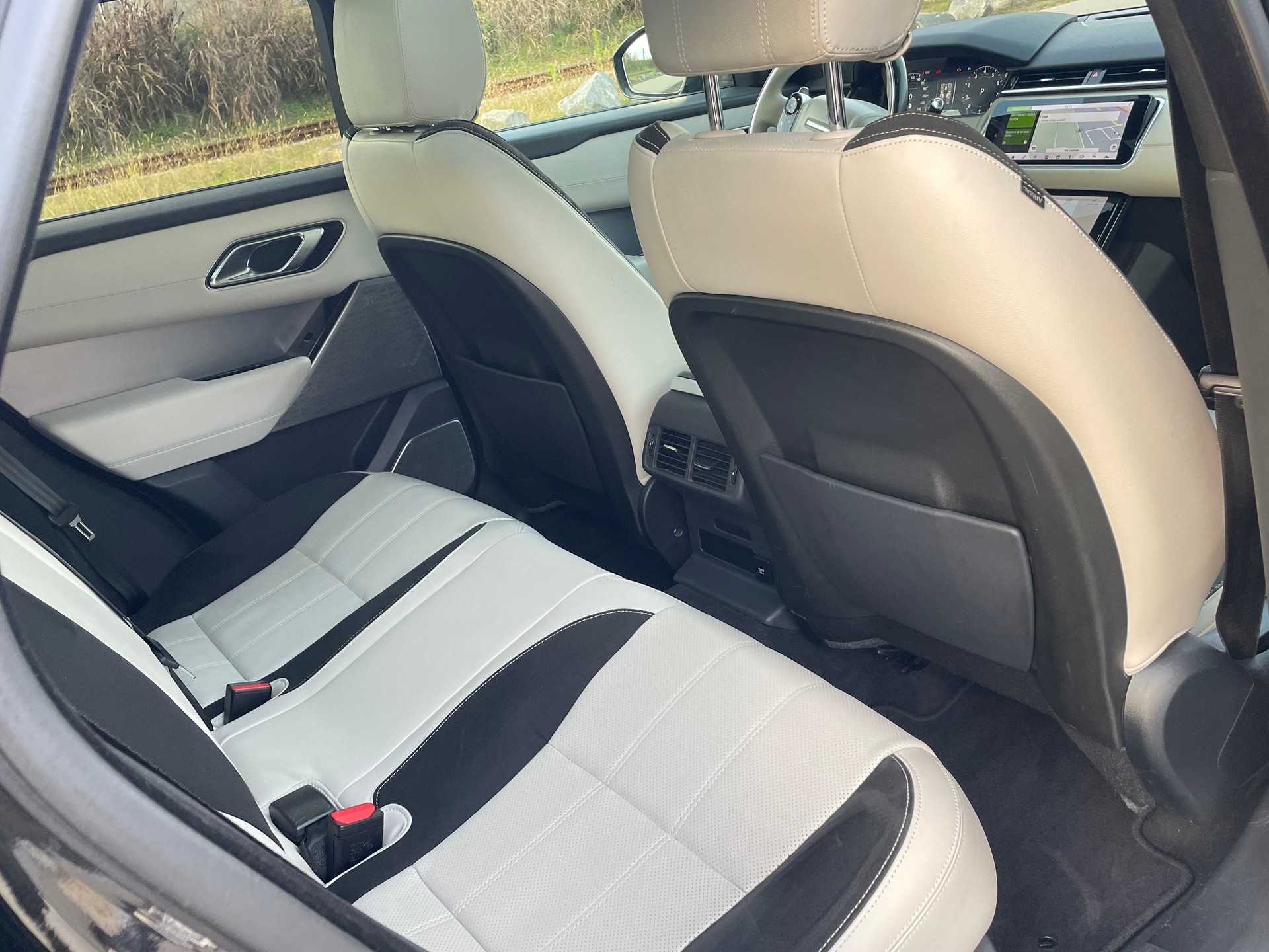 LAND ROVER Range Rover Velar R-Dynamic P 250 SE Automatic-image-12