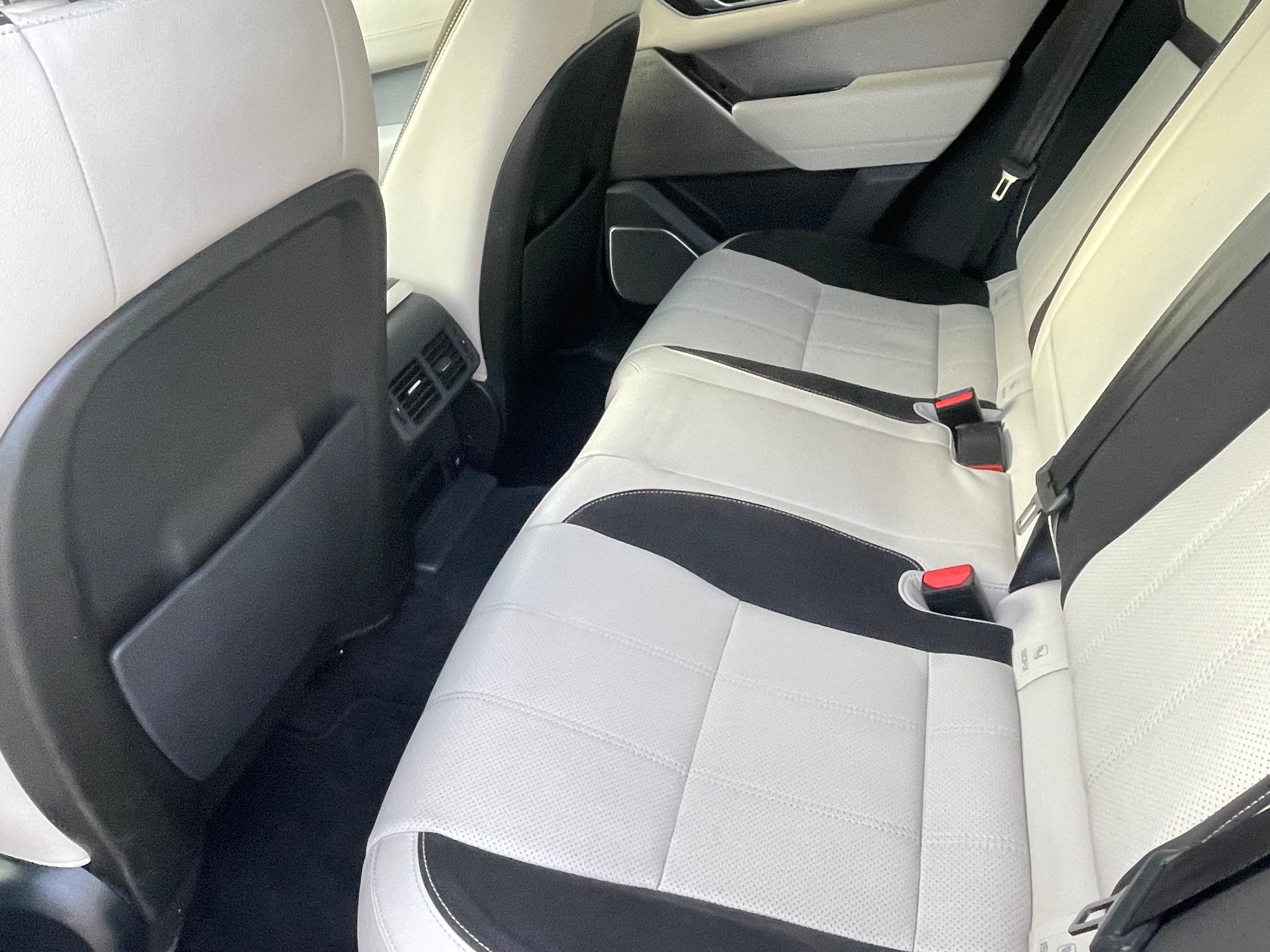 LAND ROVER Range Rover Velar R-Dynamic P 250 SE Automatic-image-5