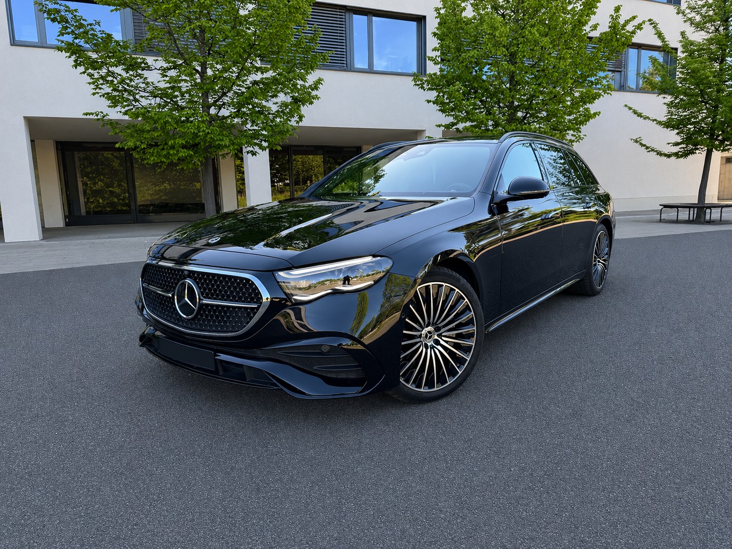 MERCEDES-BENZ E 220 d T 4MATIC AMG | Digital Light | 4D Burmester | HUD | 360° | CH | Garantie | usw.-image-0