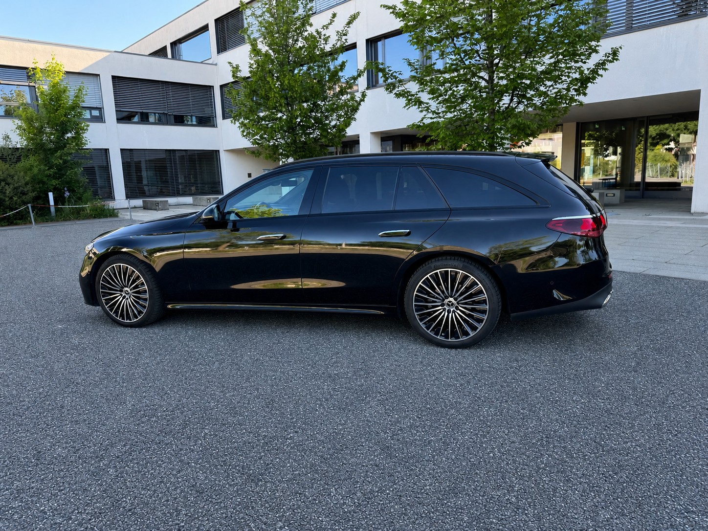 MERCEDES-BENZ E 220 d T 4MATIC AMG | Digital Light | 4D Burmester | HUD | 360° | CH | Garantie | usw.-image-6