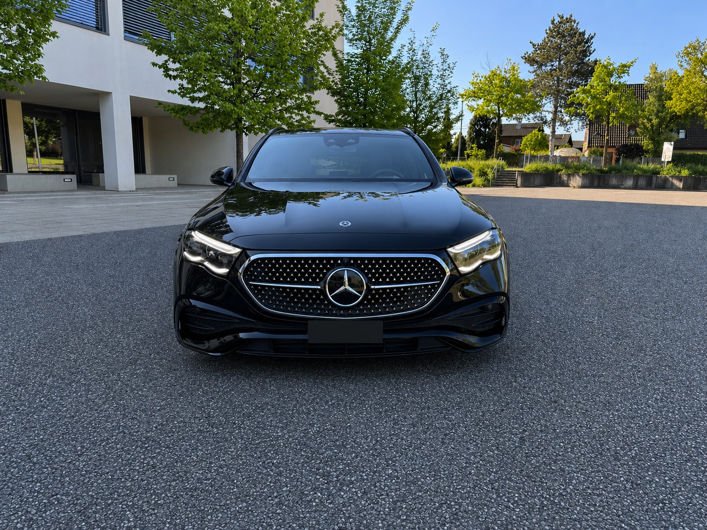 MERCEDES-BENZ E 220 d T 4MATIC AMG | Digital Light | 4D Burmester | HUD | 360° | CH | Garantie | usw.-image-4