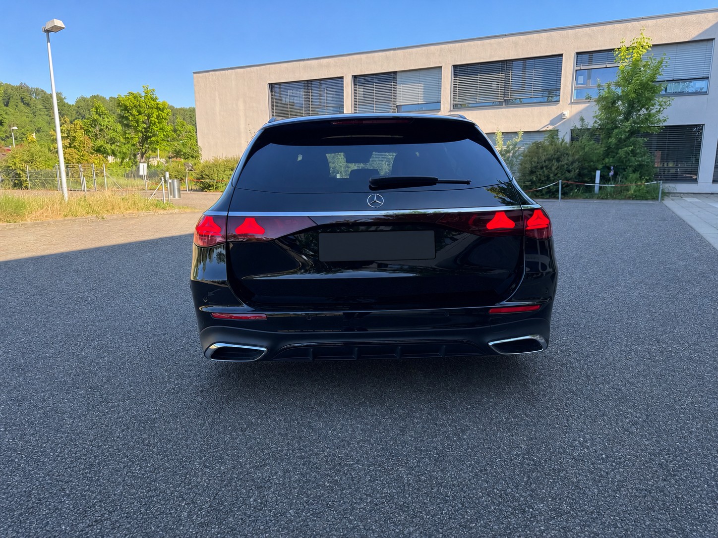 MERCEDES-BENZ E 220 d T 4MATIC AMG | Digital Light | 4D Burmester | HUD | 360° | CH | Garantie | usw.-image-7