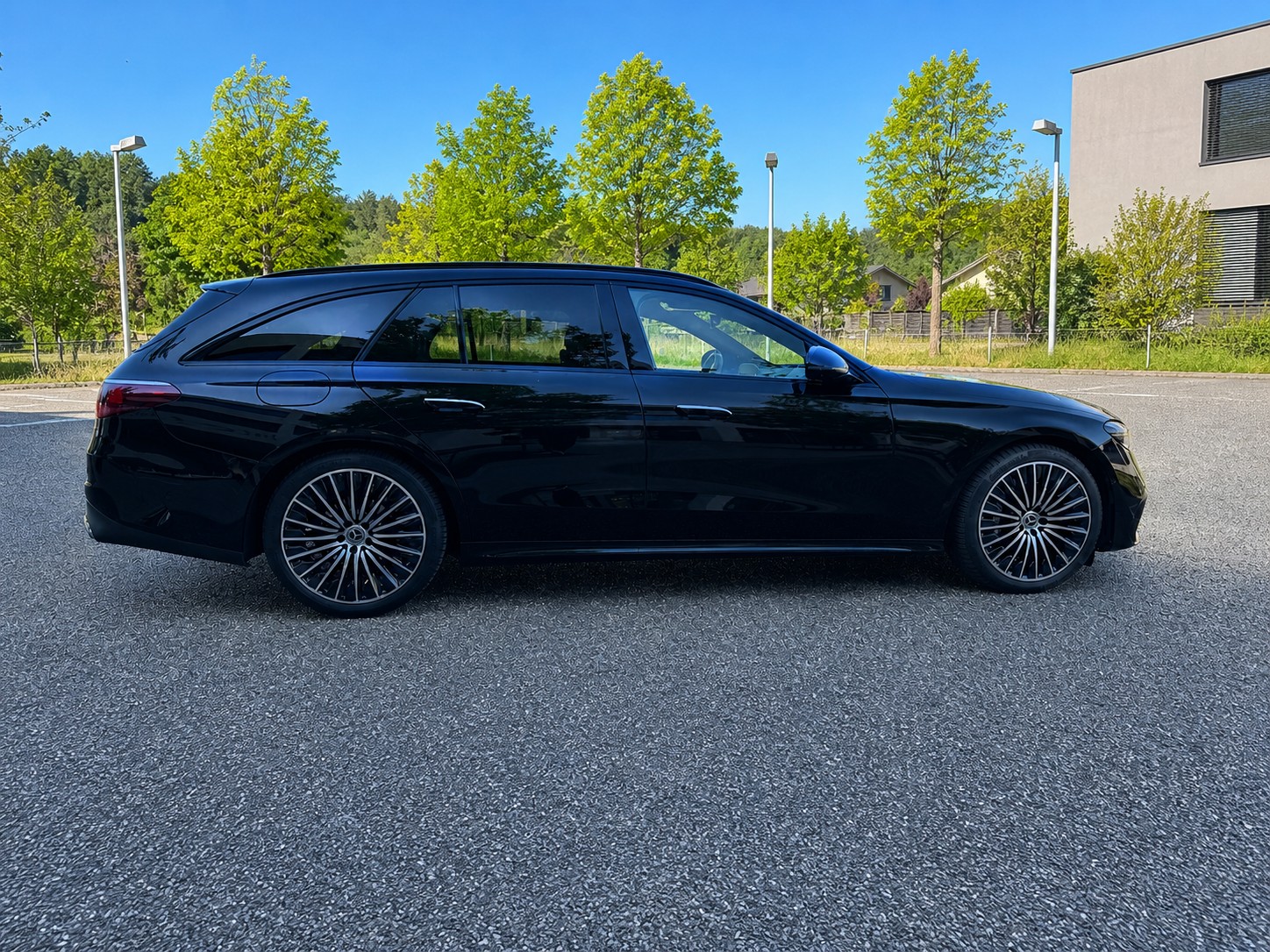 MERCEDES-BENZ E 220 d T 4MATIC AMG | Digital Light | 4D Burmester | HUD | 360° | CH | Garantie | usw.-image-8