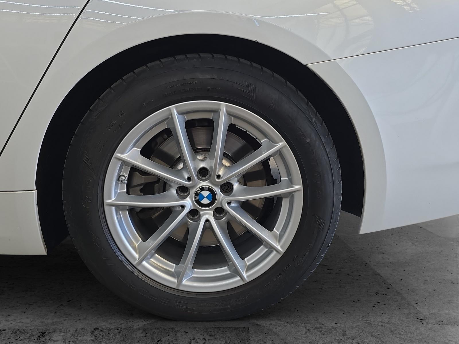 BMW 520d xDrive Touring-image-6