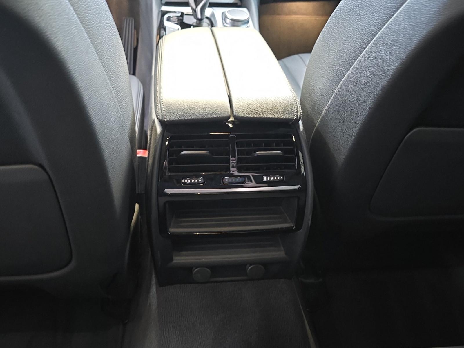 BMW 520d xDrive Touring-image-21