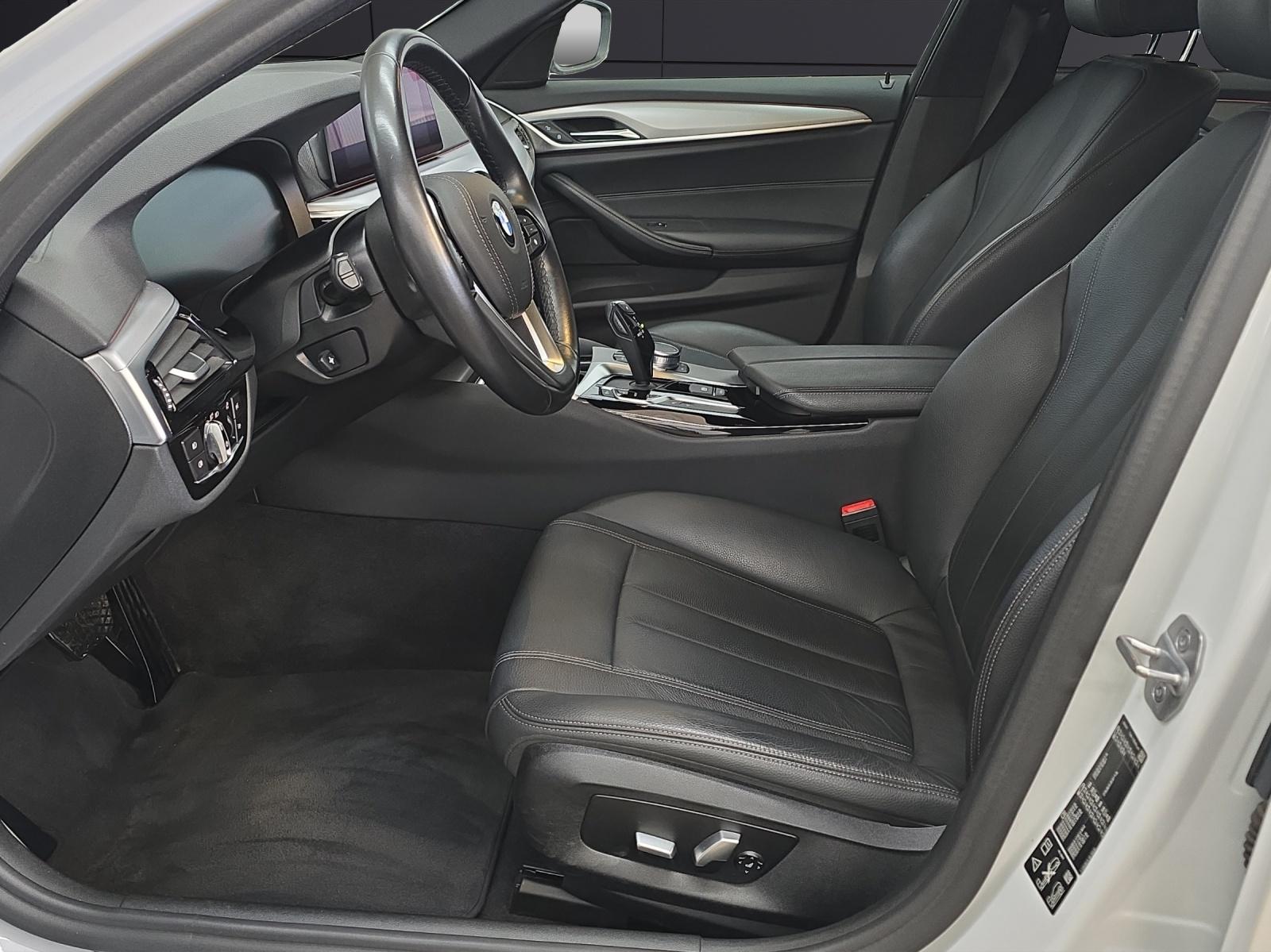 BMW 520d xDrive Touring-showroom-element-1