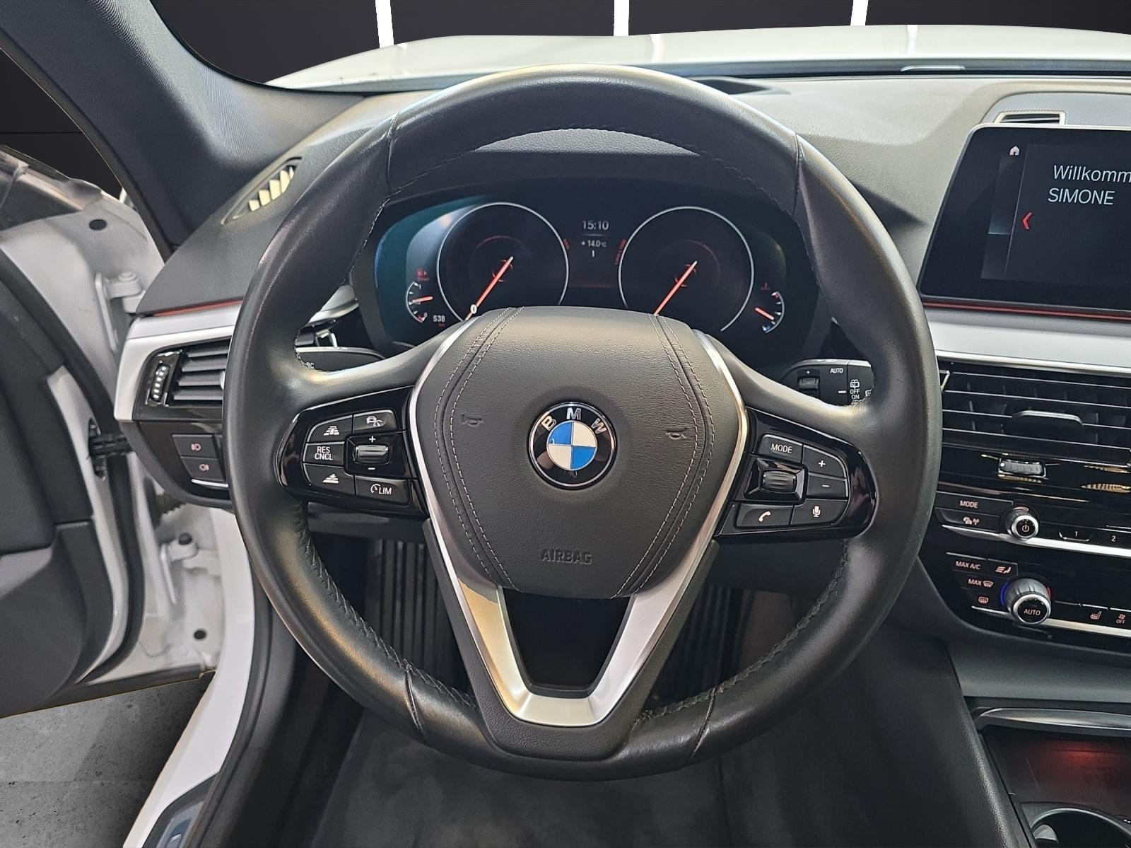 BMW 520d xDrive Touring-image-14