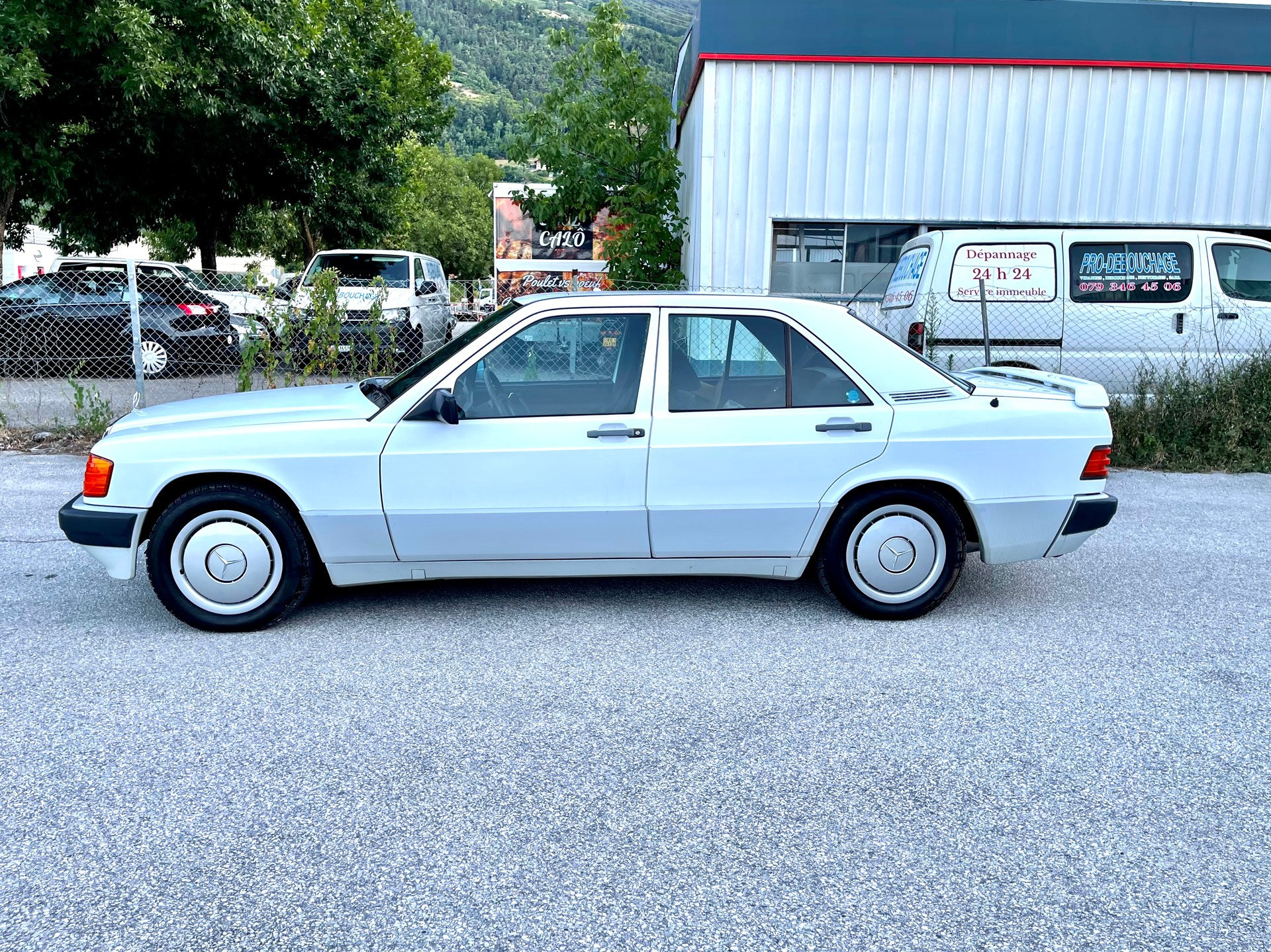 MERCEDES-BENZ 190 E 2.0-image-14