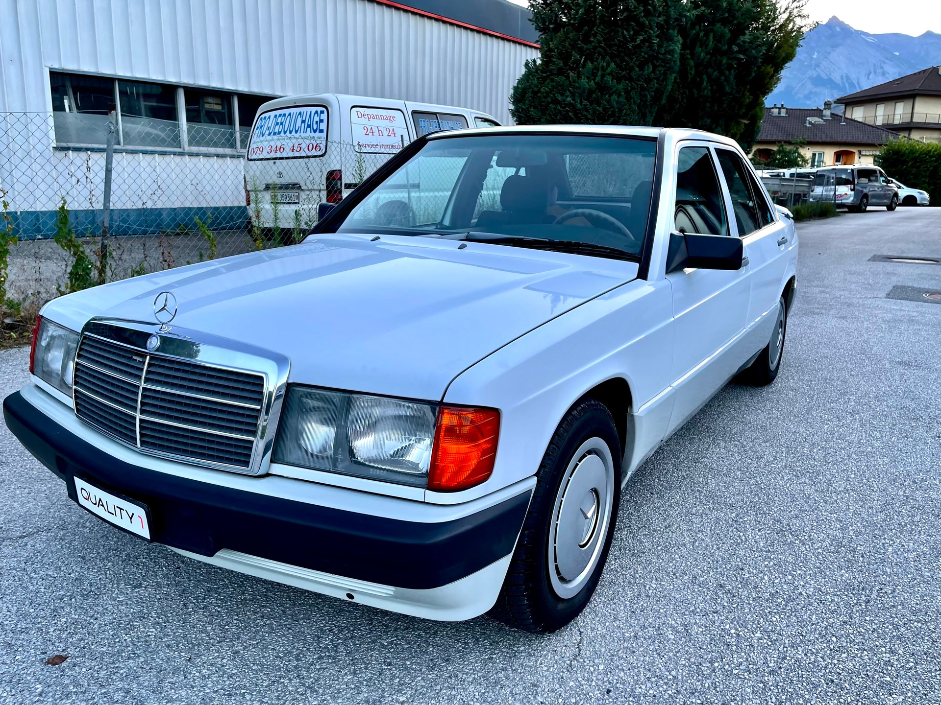 MERCEDES-BENZ 190 E 2.0-image-11