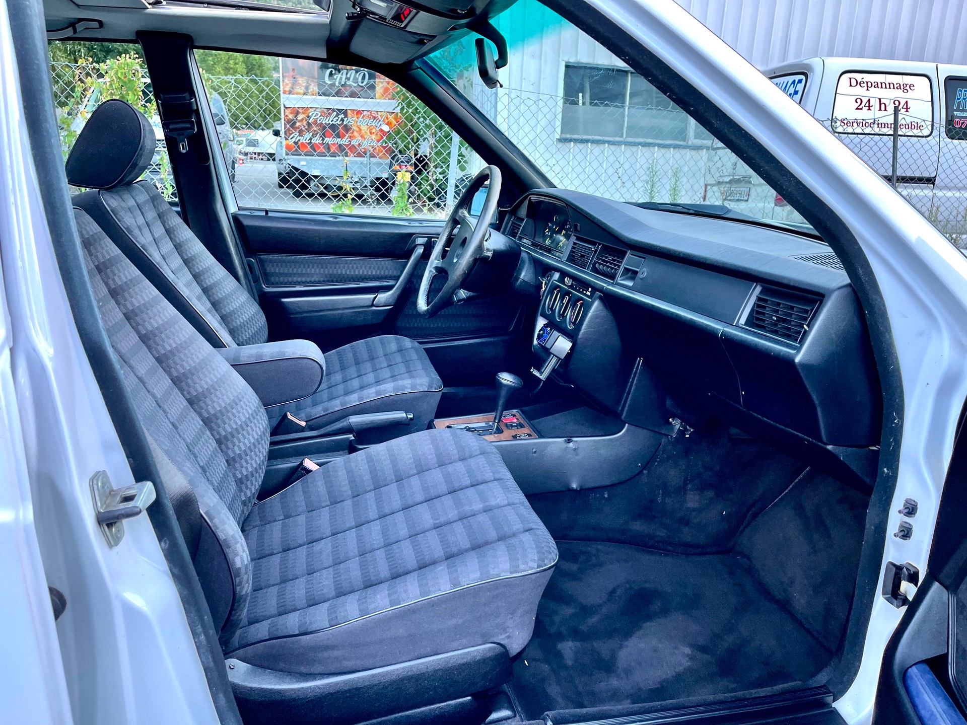 MERCEDES-BENZ 190 E 2.0-image-6