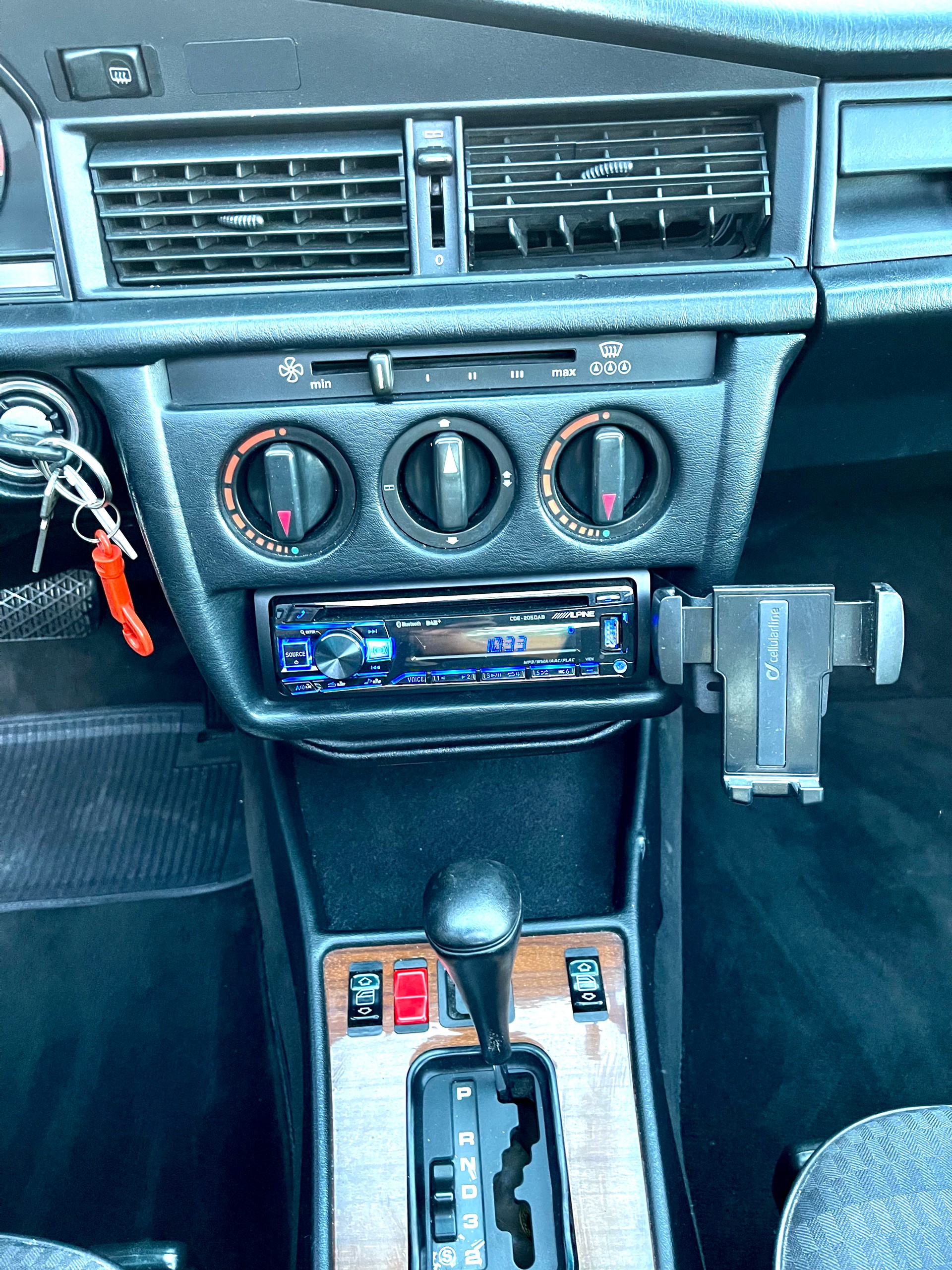 MERCEDES-BENZ 190 E 2.0-image-21