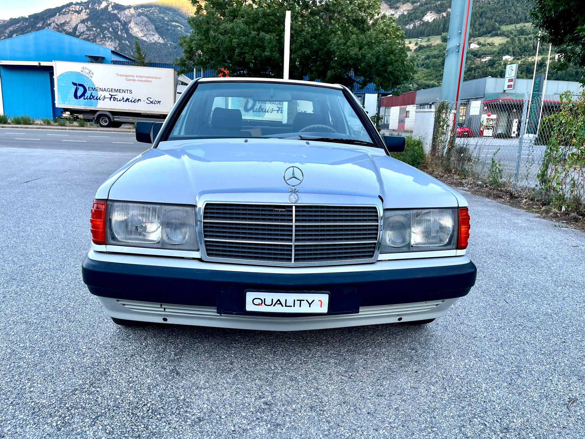 MERCEDES-BENZ 190 E 2.0-image-8
