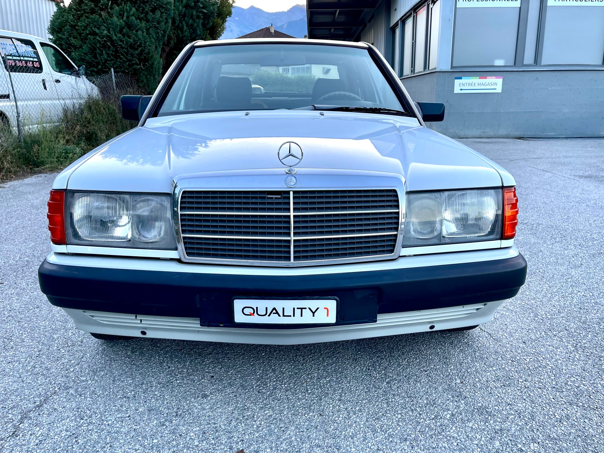 MERCEDES-BENZ 190 E 2.0-image-12