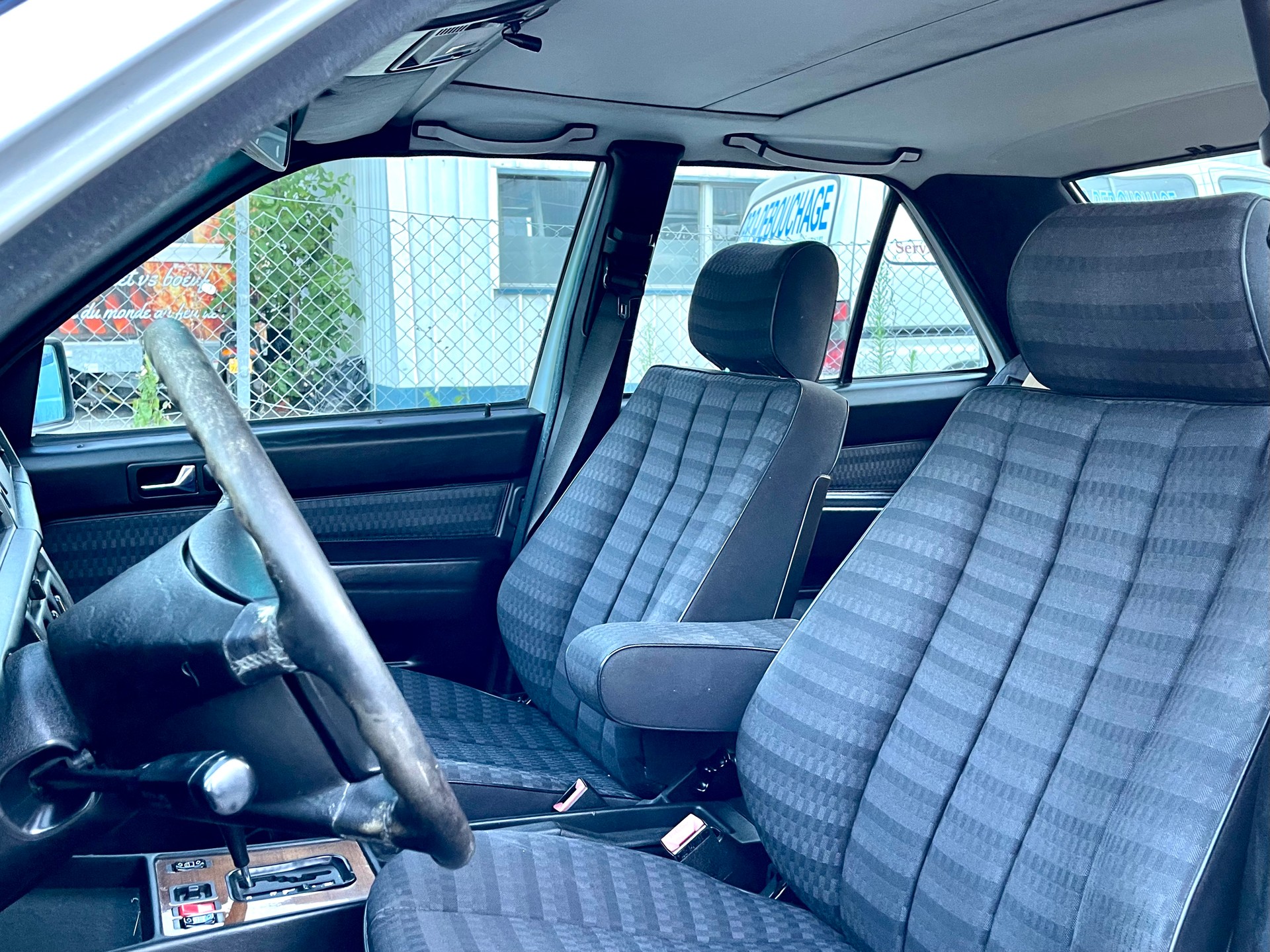 MERCEDES-BENZ 190 E 2.0-image-30