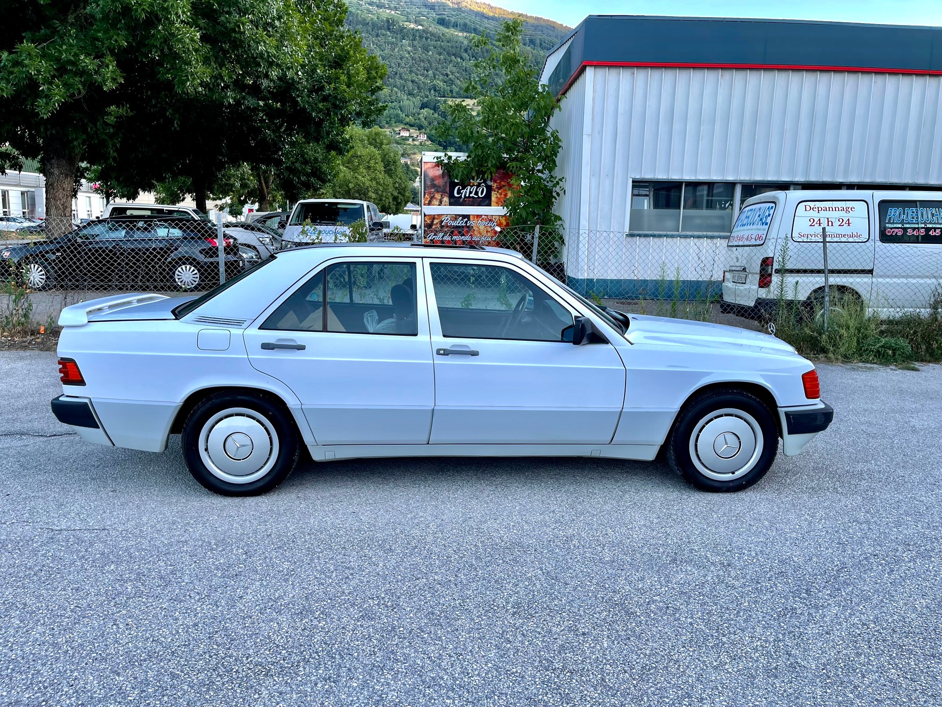 MERCEDES-BENZ 190 E 2.0-image-4