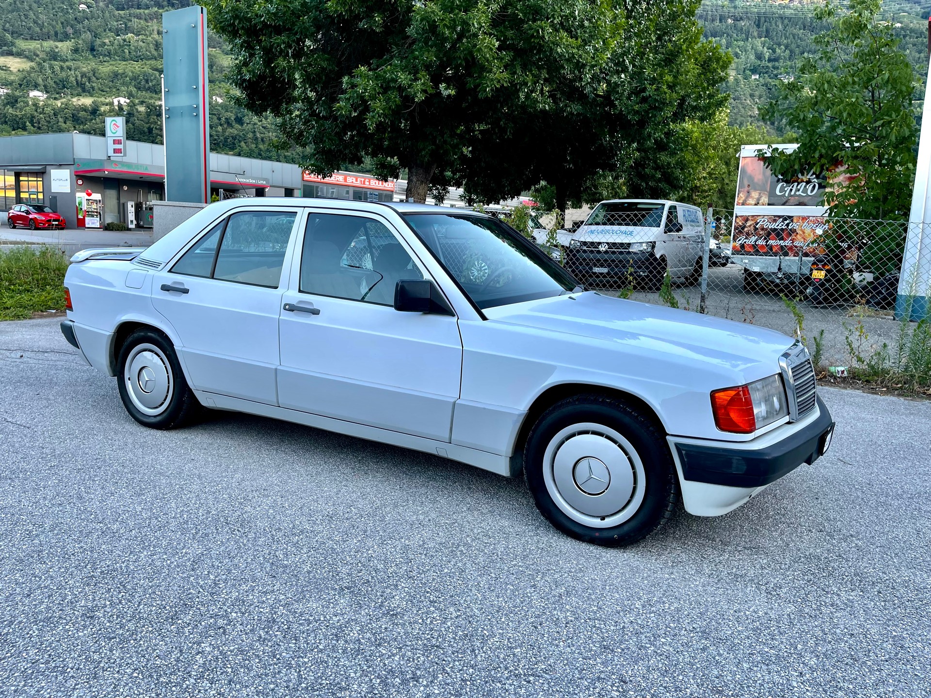 MERCEDES-BENZ 190 E 2.0-image-31