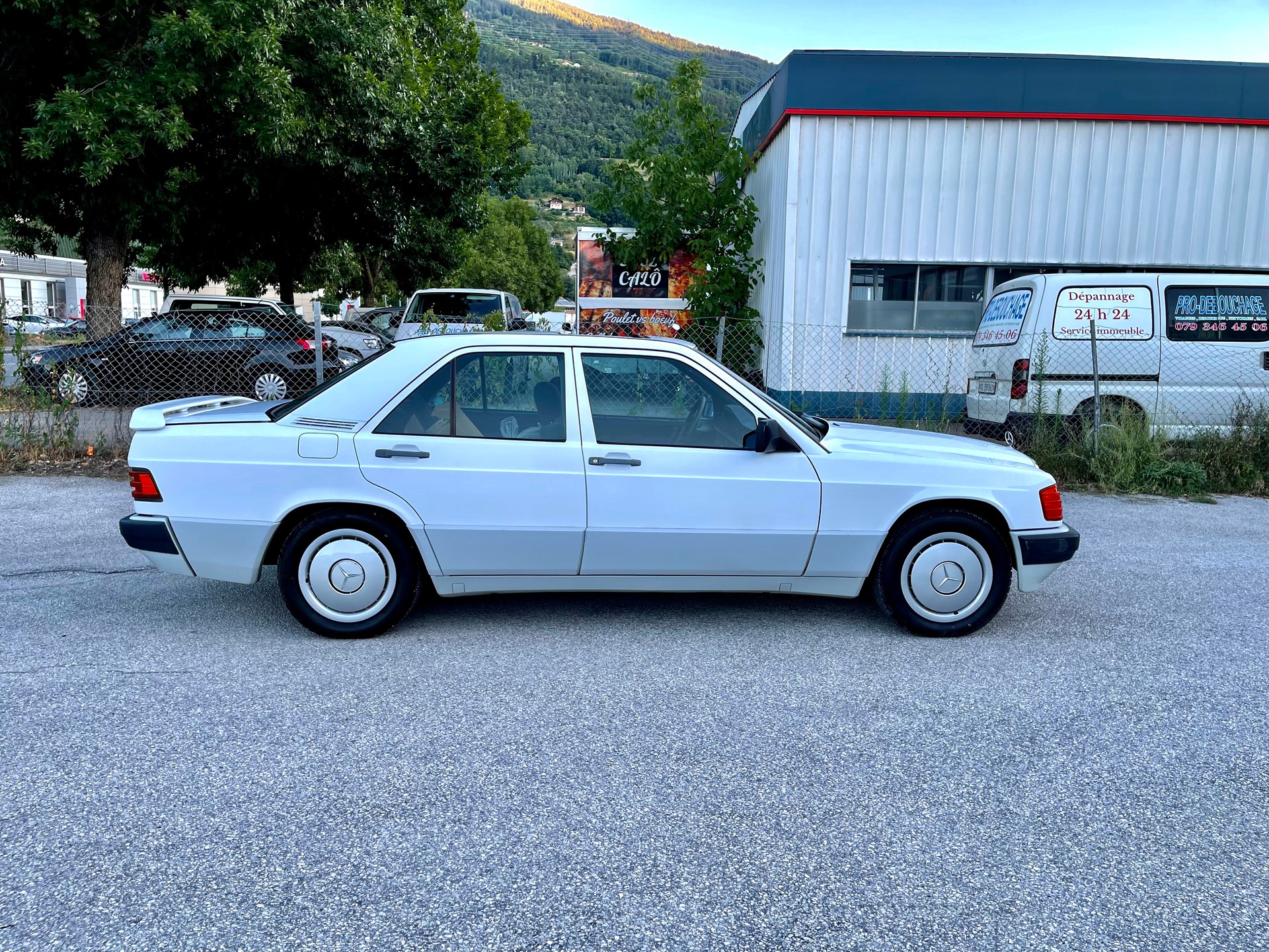 MERCEDES-BENZ 190 E 2.0-image-19
