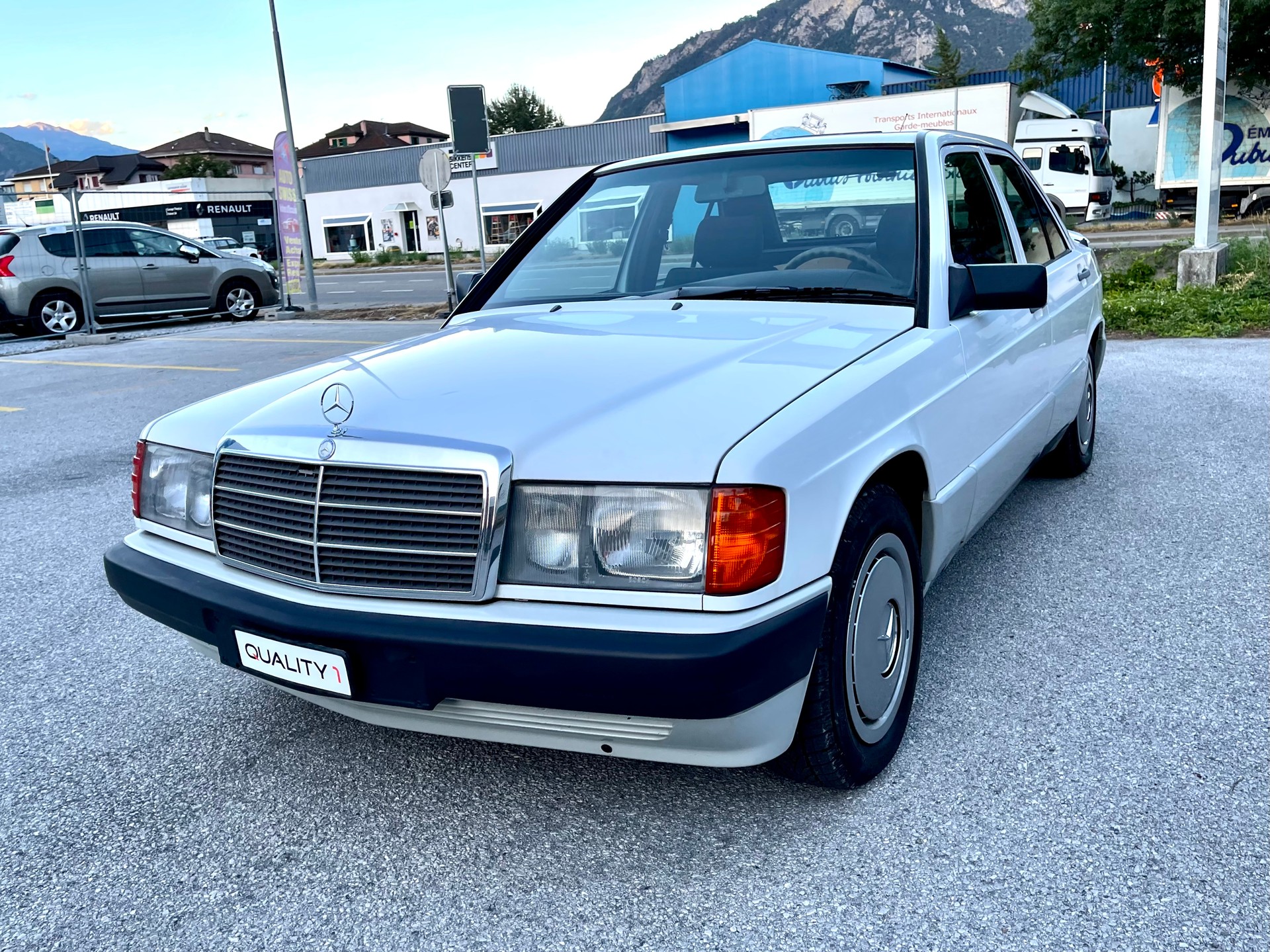 MERCEDES-BENZ 190 E 2.0-image-27