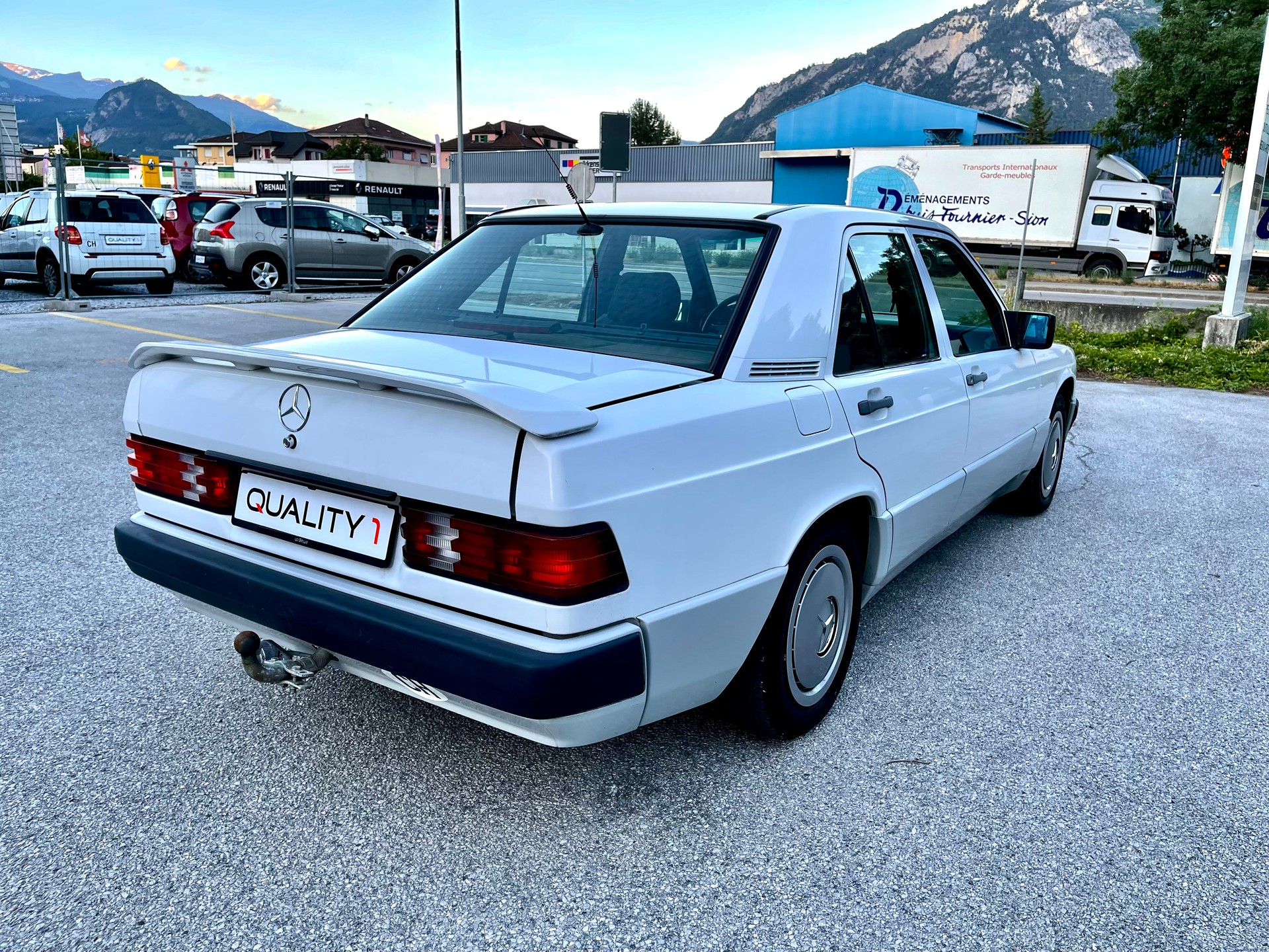 MERCEDES-BENZ 190 E 2.0-image-13