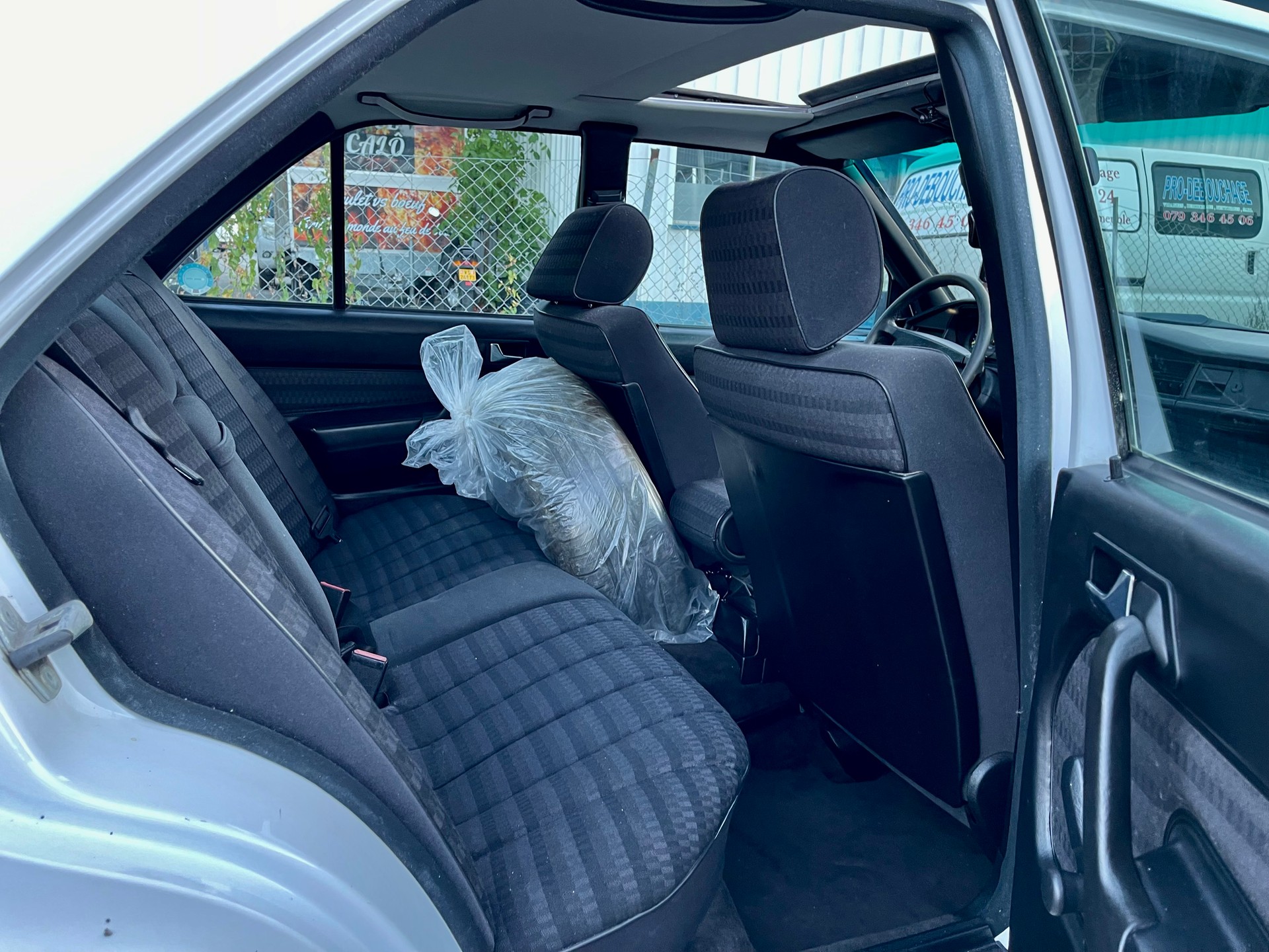 MERCEDES-BENZ 190 E 2.0-image-25